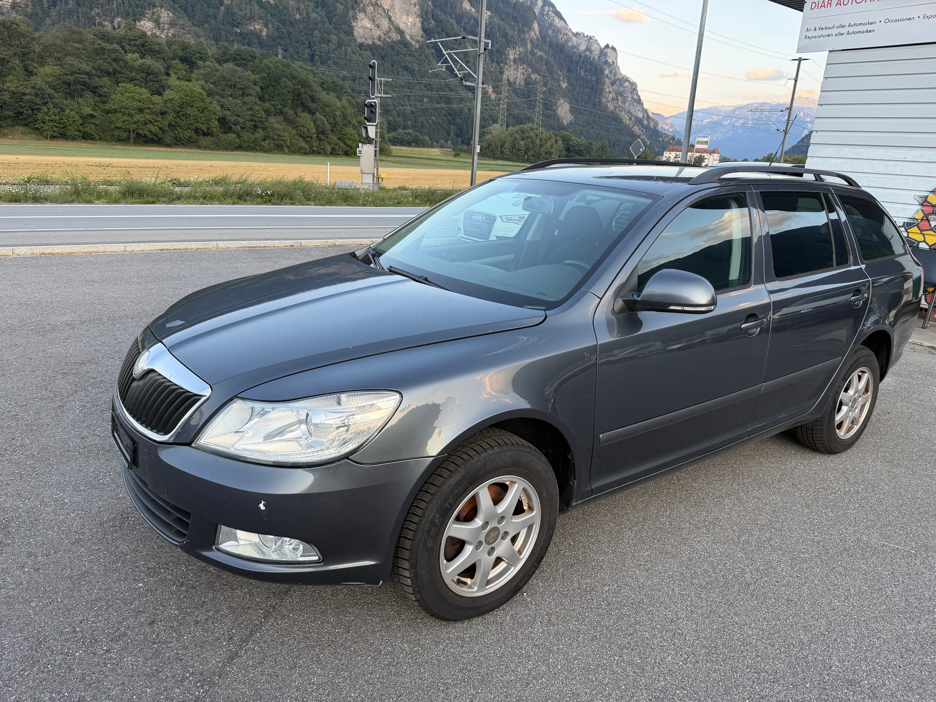 SKODA Octavia Combi 1.8 TSI Adventure 4x4-image-1