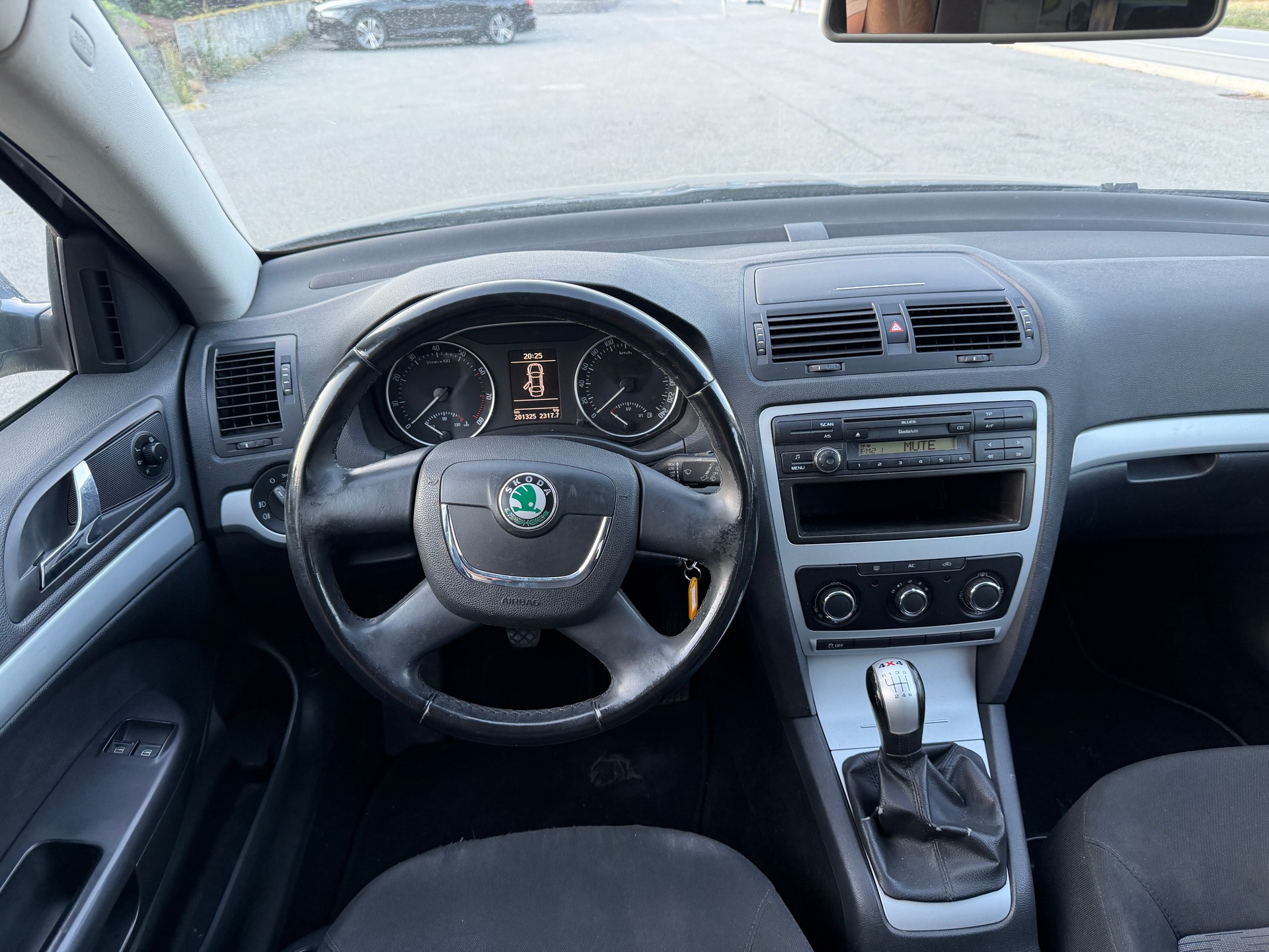 SKODA Octavia Combi 1.8 TSI Adventure 4x4-image-7