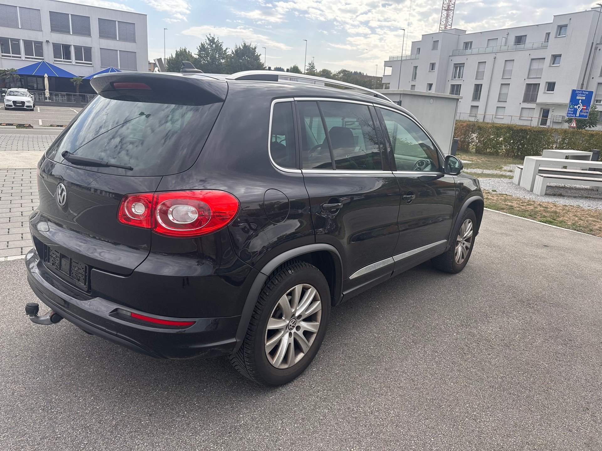 VW Tiguan 2.0 TSI R-Line-image-4