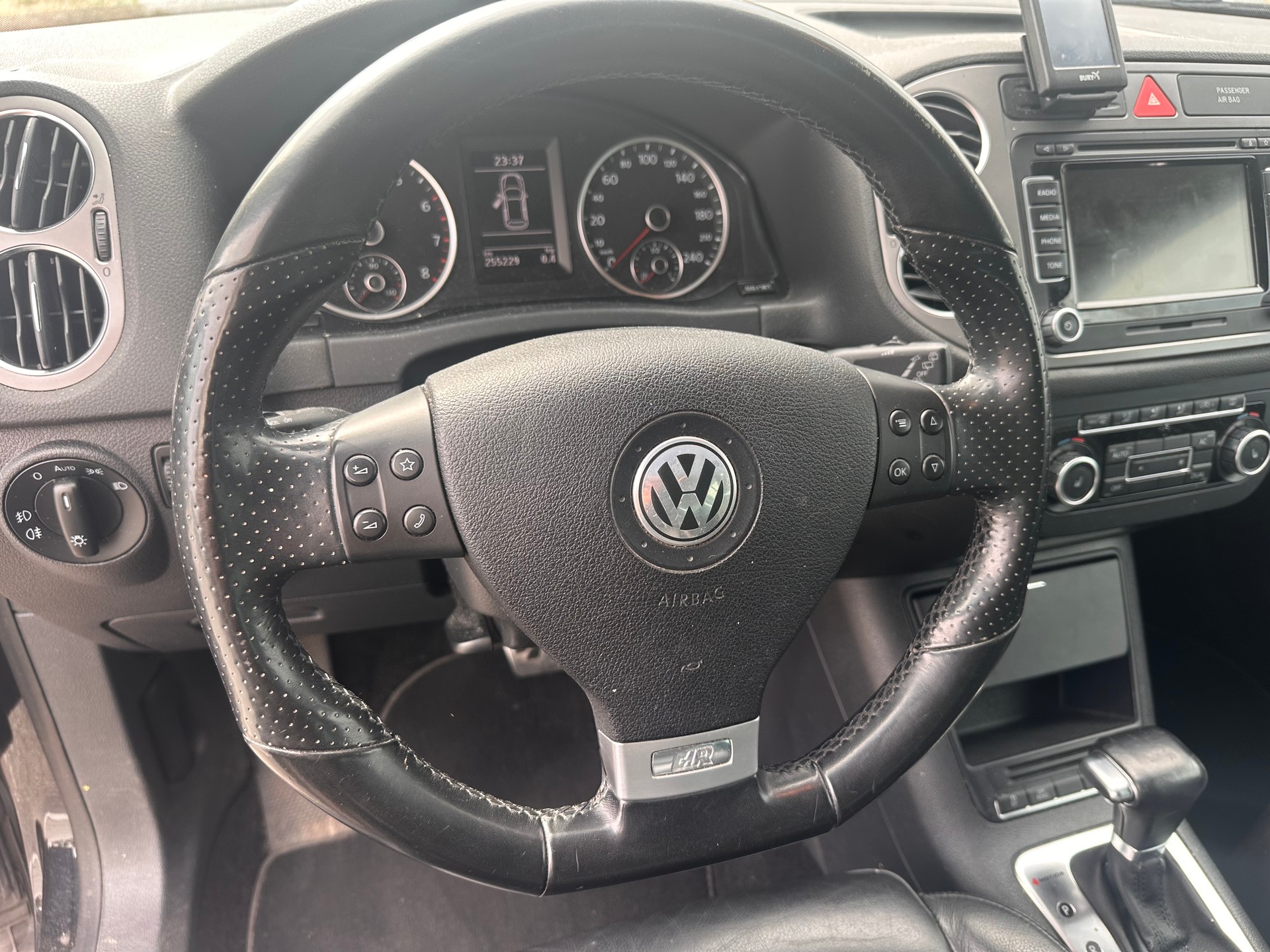 VW Tiguan 2.0 TSI R-Line-image-10