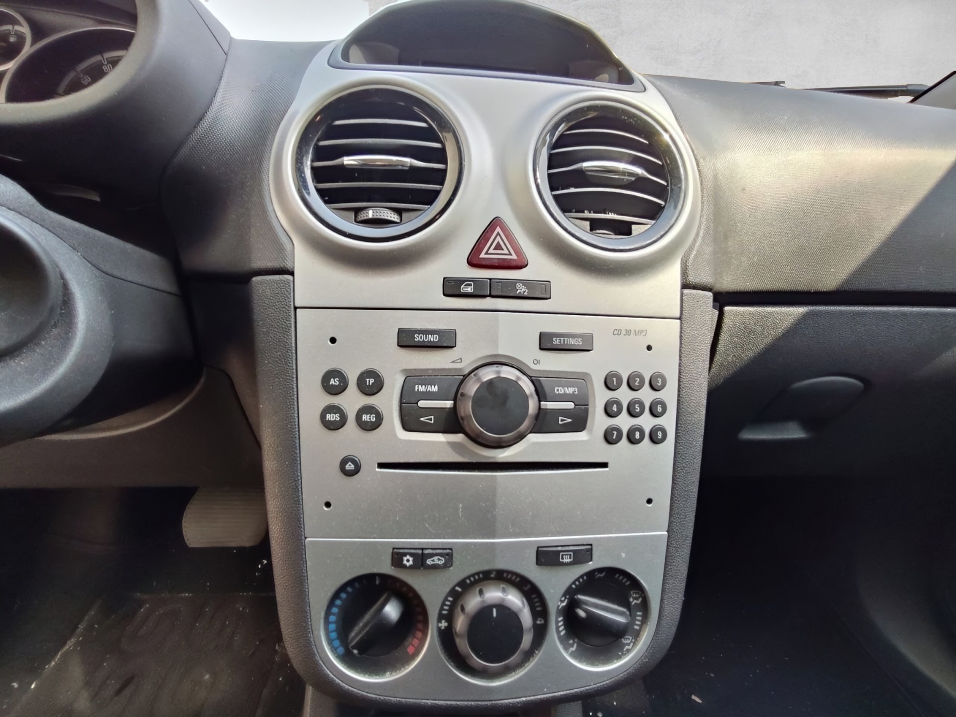 OPEL Corsa 1.4 TP Enjoy-image-7