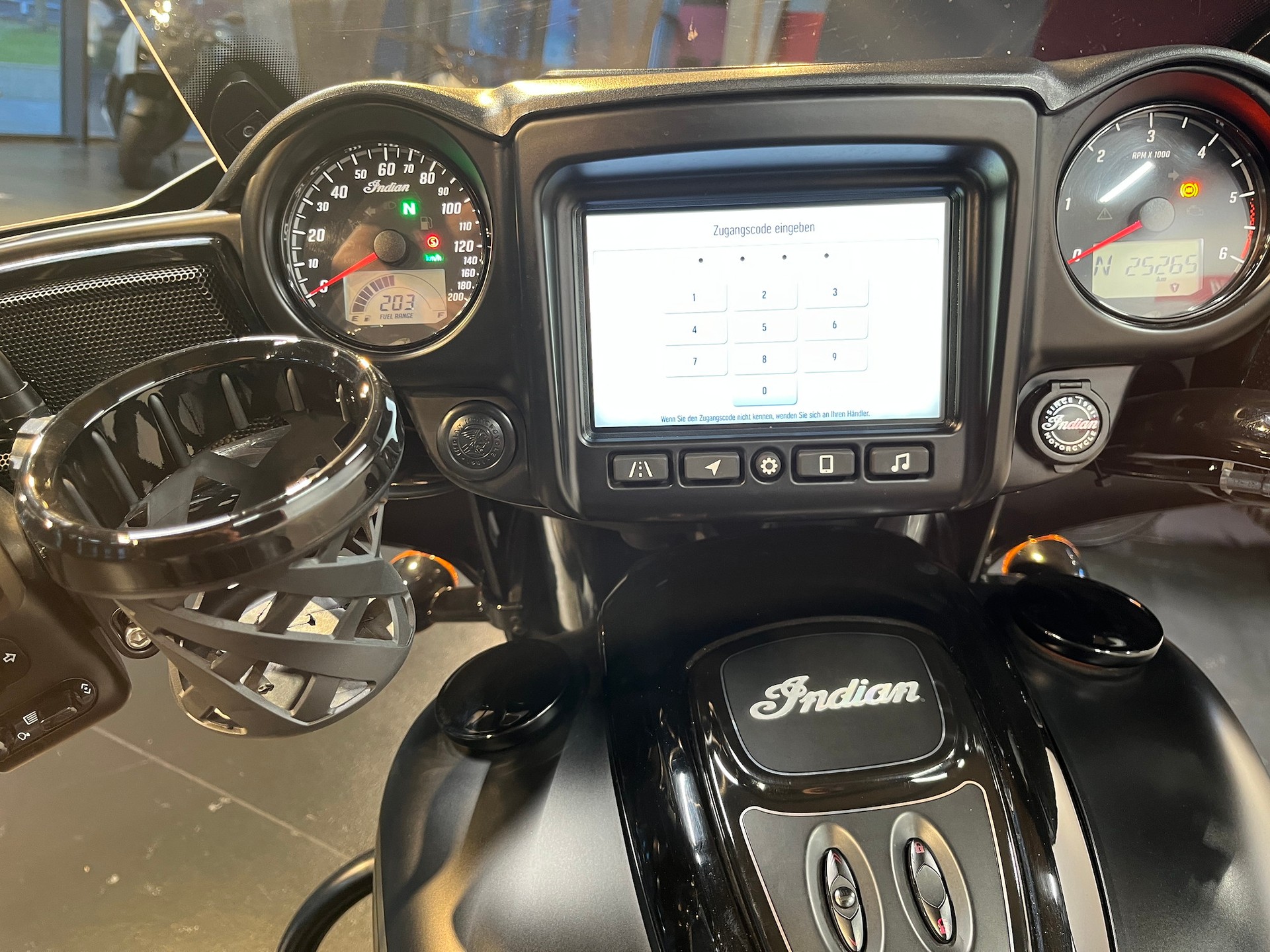 INDIAN Roadmaster Darkhorse-image-12