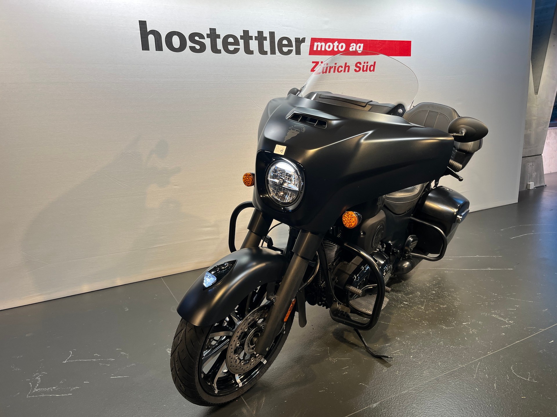 INDIAN Roadmaster Darkhorse-showroom-element-2