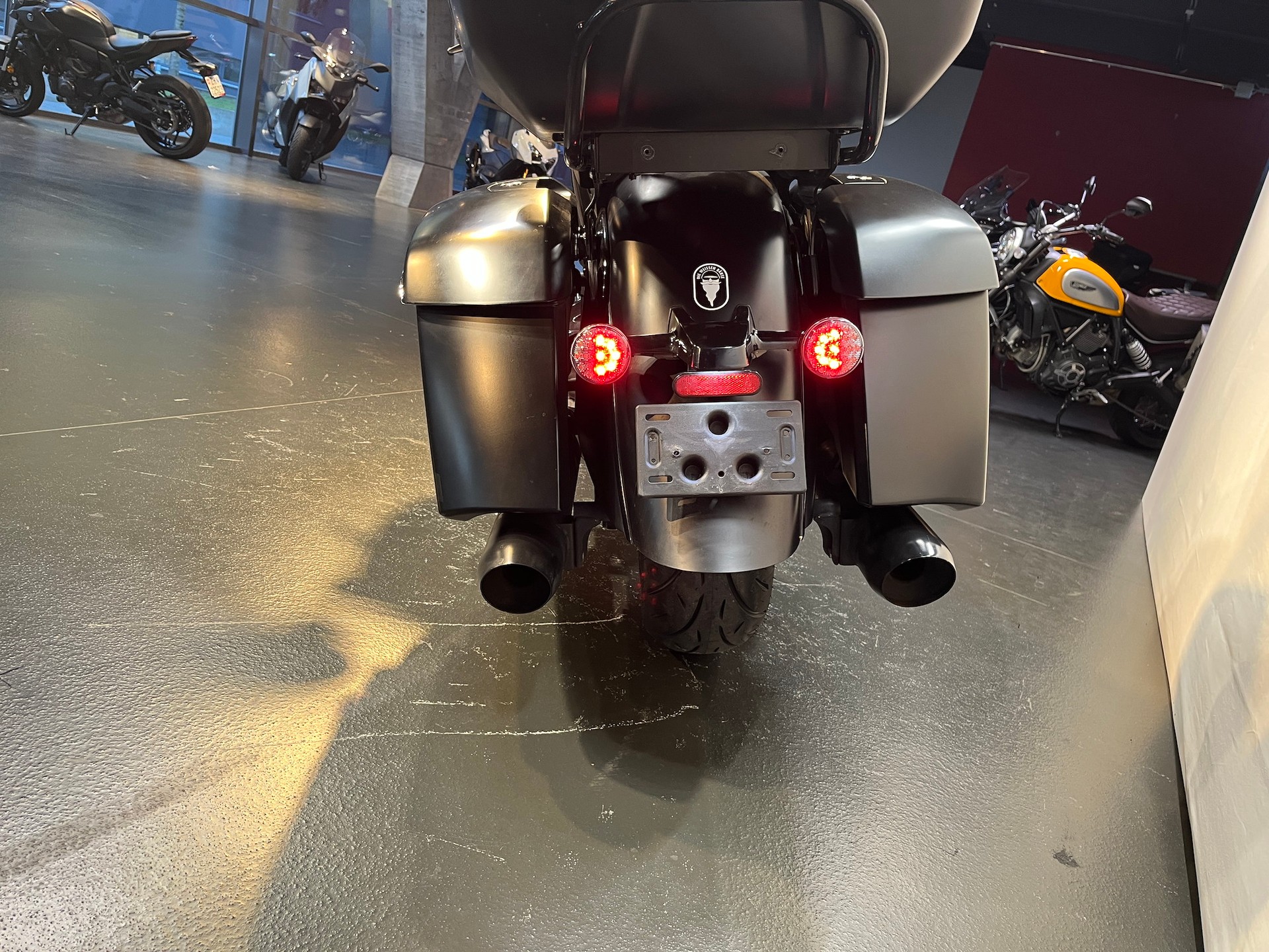 INDIAN Roadmaster Darkhorse-image-8