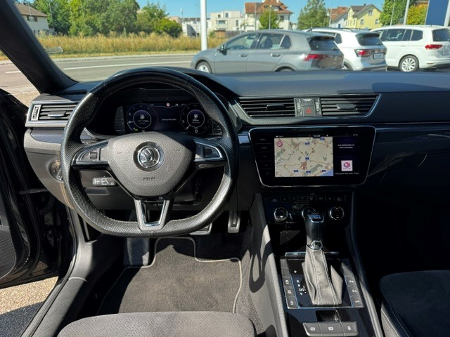 SKODA Superb Combi 2.0 TDi SportLine+ 4x4 DSG-image-6