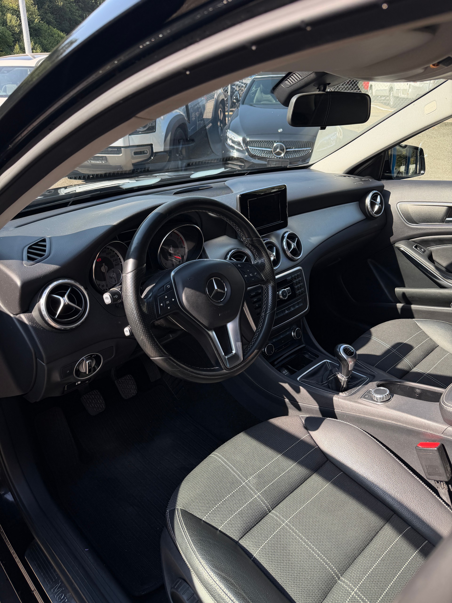 MERCEDES-BENZ GLA 200 Night Star-image-6