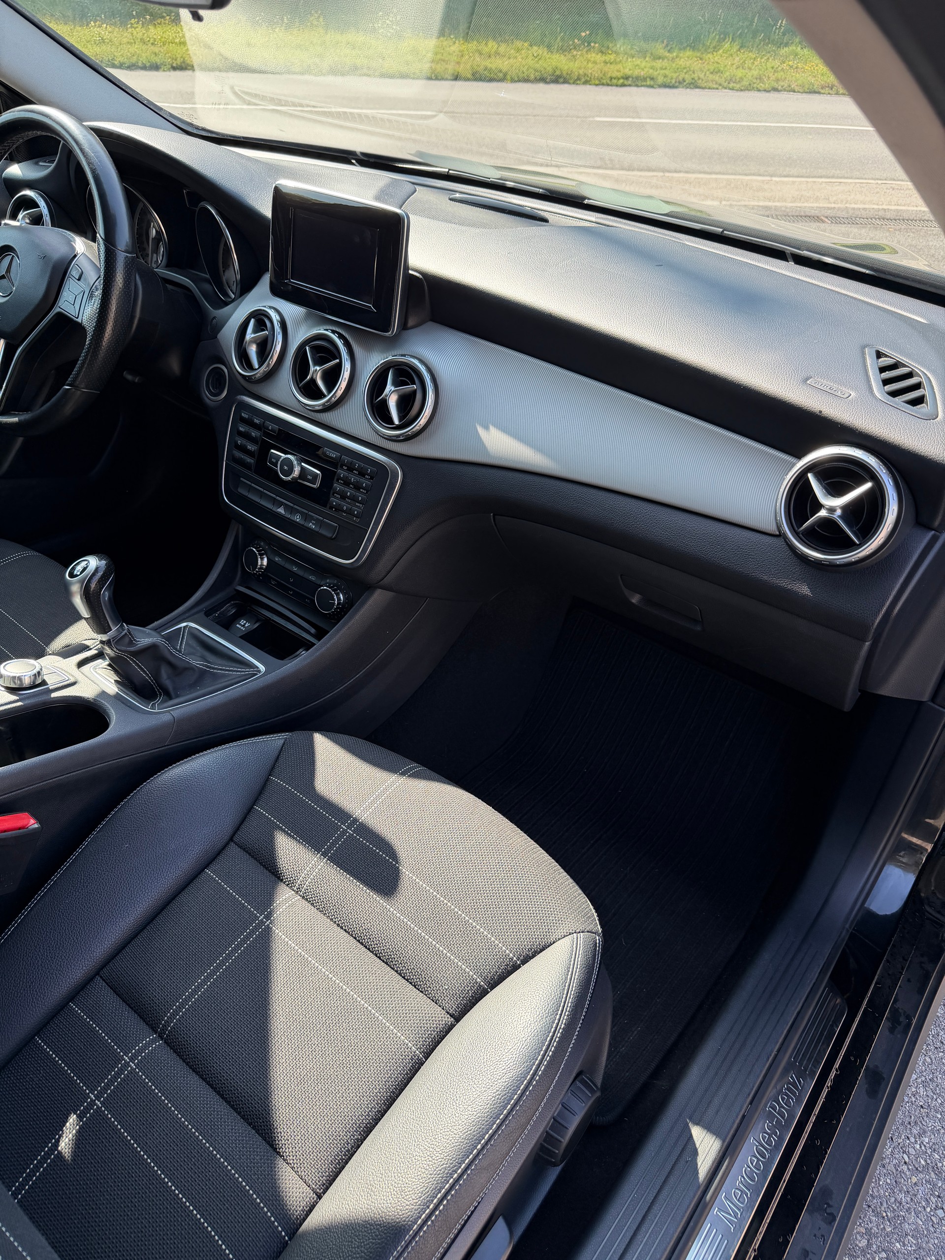 MERCEDES-BENZ GLA 200 Night Star-image-8