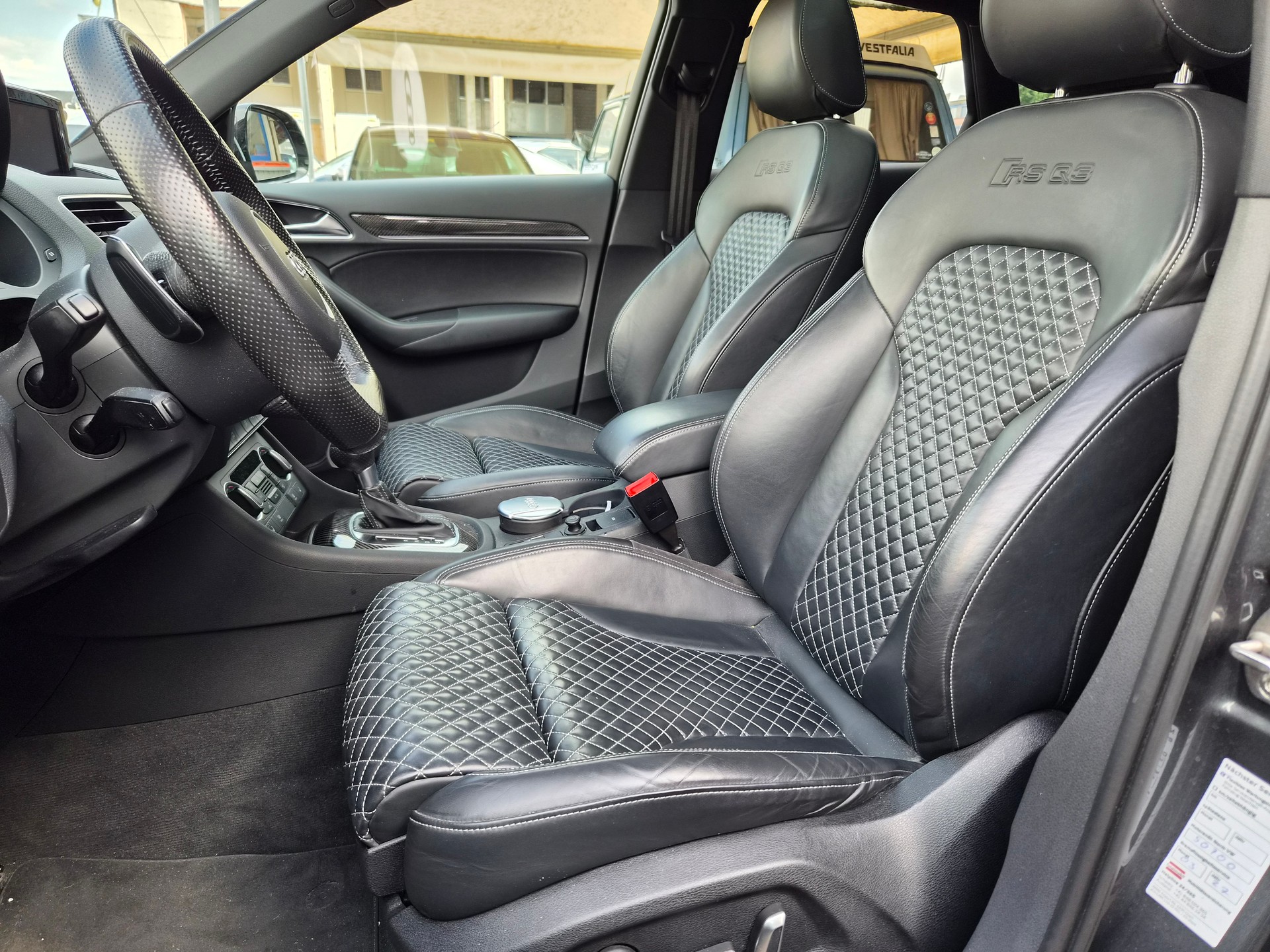 AUDI RS Q3 2.5 TFSI performance quattro S-tronic-image-8