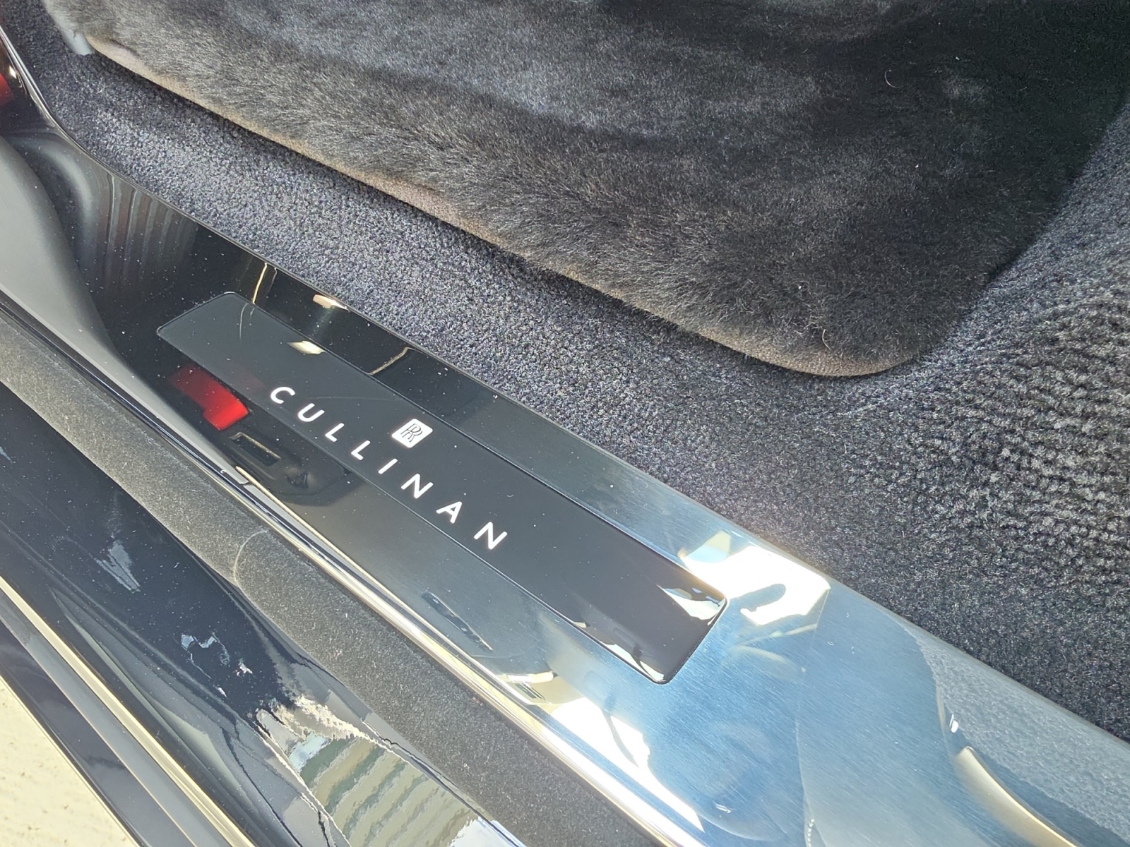 ROLLS-ROYCE Cullinan Serie II - Neuwagen - CRYSTAL OVER BLACK-image-15