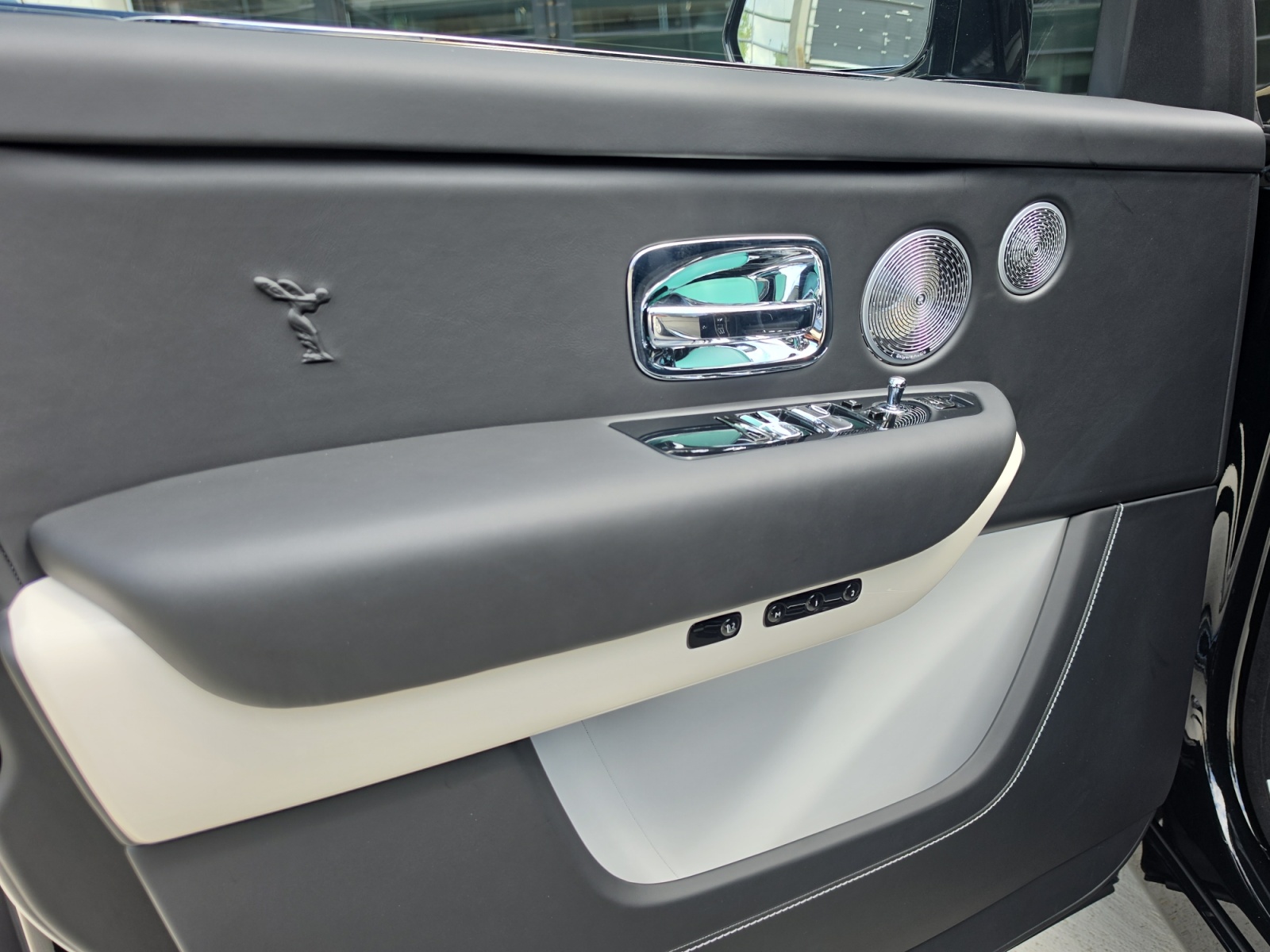 ROLLS-ROYCE Cullinan Serie II - Neuwagen - CRYSTAL OVER BLACK-image-7