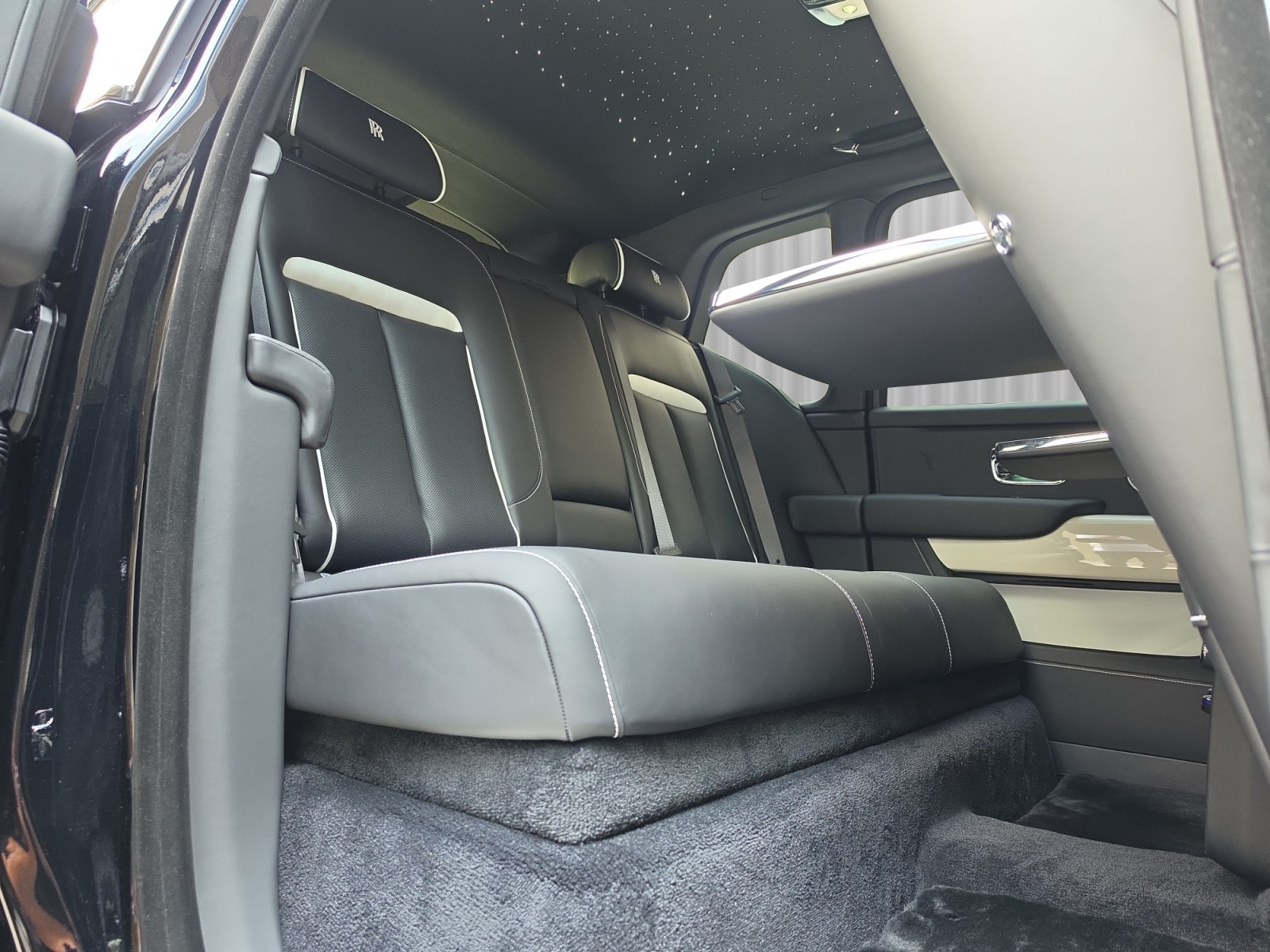 ROLLS-ROYCE Cullinan Serie II - Neuwagen - CRYSTAL OVER BLACK-image-17