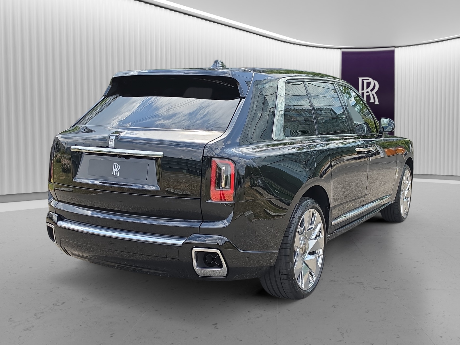 ROLLS-ROYCE Cullinan Serie II - Neuwagen - CRYSTAL OVER BLACK-showroom-element-1