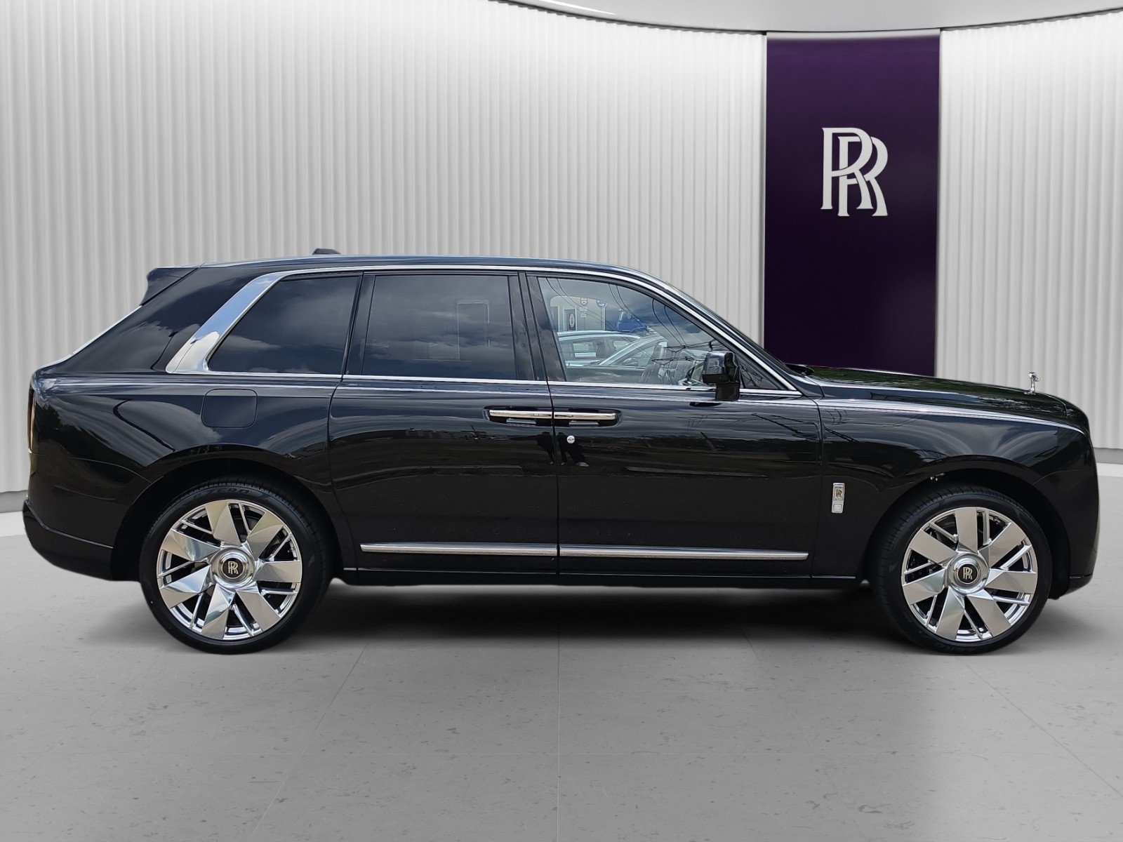 ROLLS-ROYCE Cullinan Serie II - Neuwagen - CRYSTAL OVER BLACK-showroom-element-3