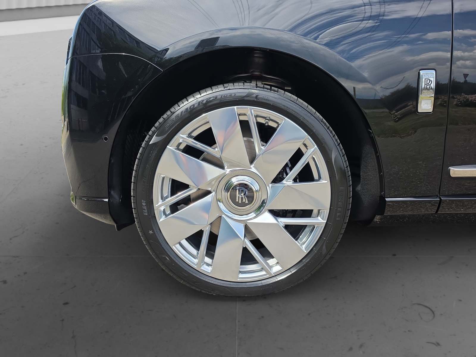 ROLLS-ROYCE Cullinan Serie II - Neuwagen - CRYSTAL OVER BLACK-image-5