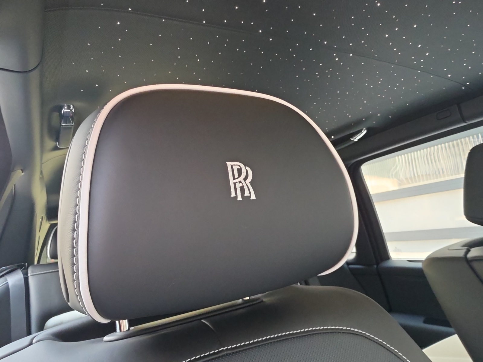 ROLLS-ROYCE Cullinan Serie II - Neuwagen - CRYSTAL OVER BLACK-image-14