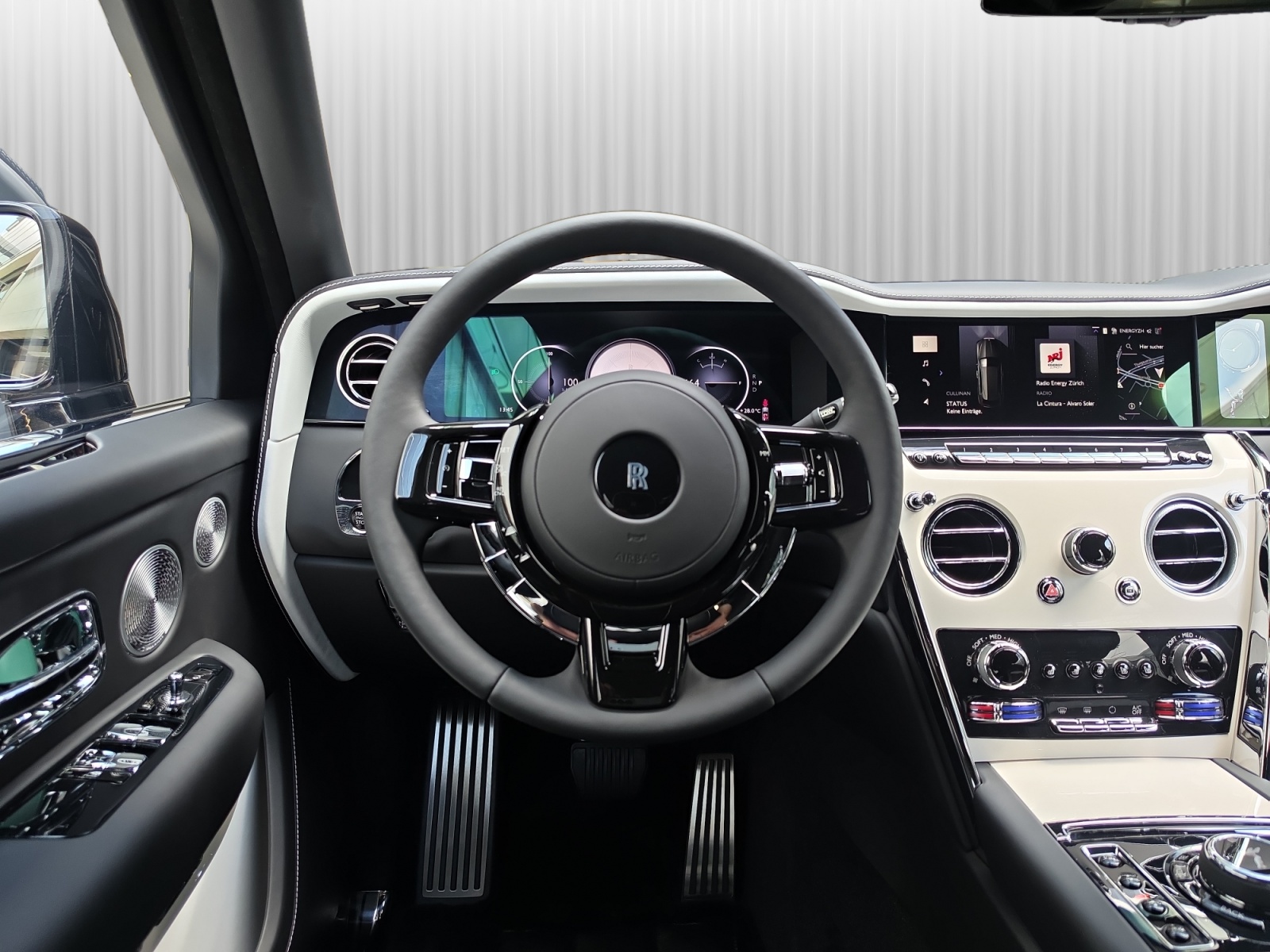 ROLLS-ROYCE Cullinan Serie II - Neuwagen - CRYSTAL OVER BLACK-image-9