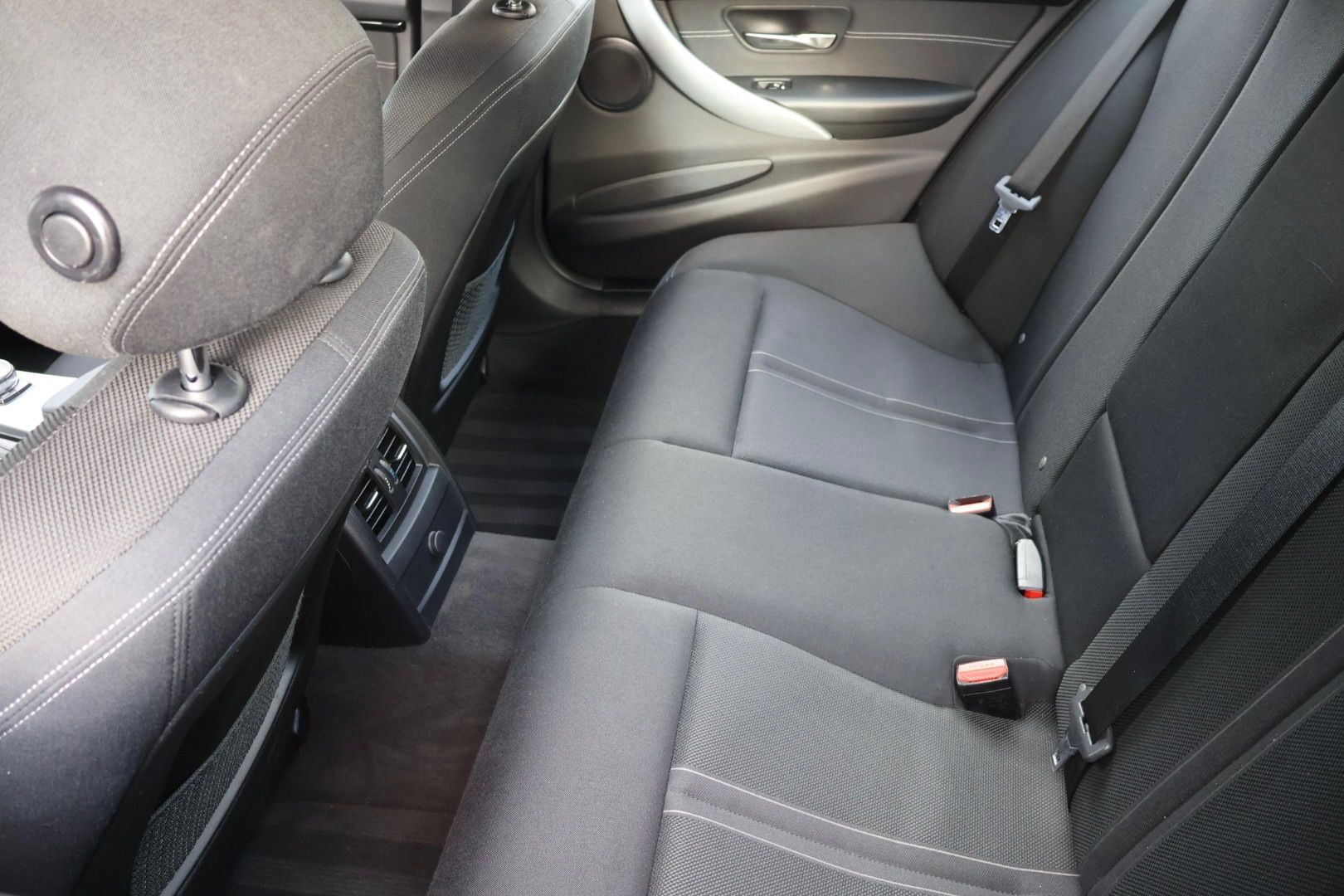 BMW 320 d xDrive Sport Line SAG-image-6