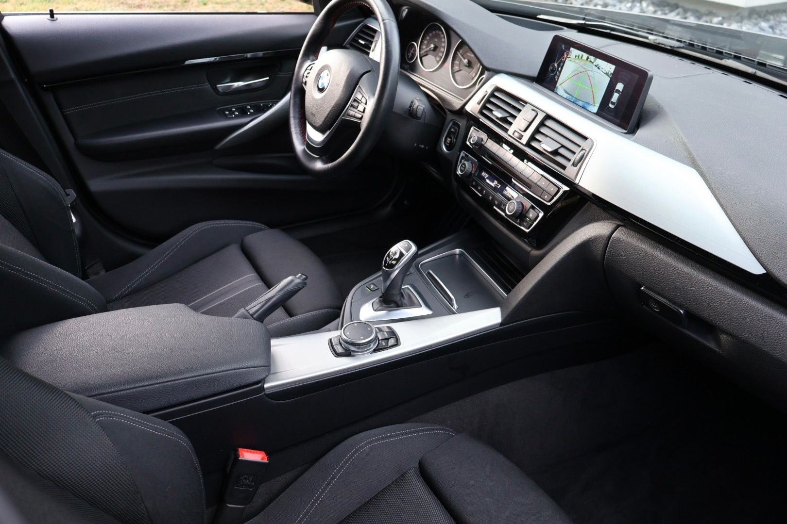 BMW 320 d xDrive Sport Line SAG-image-4