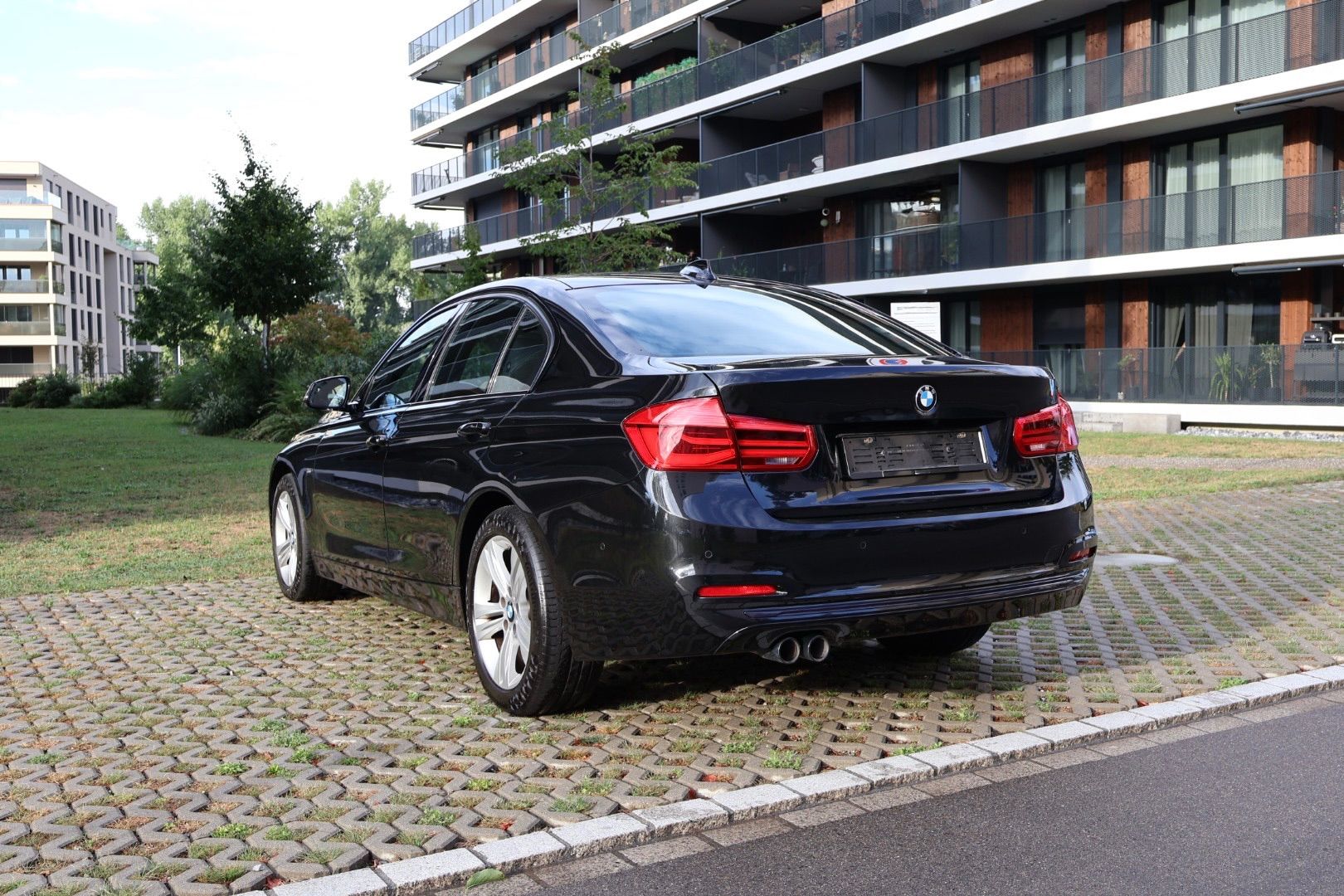 BMW 320 d xDrive Sport Line SAG-image-3