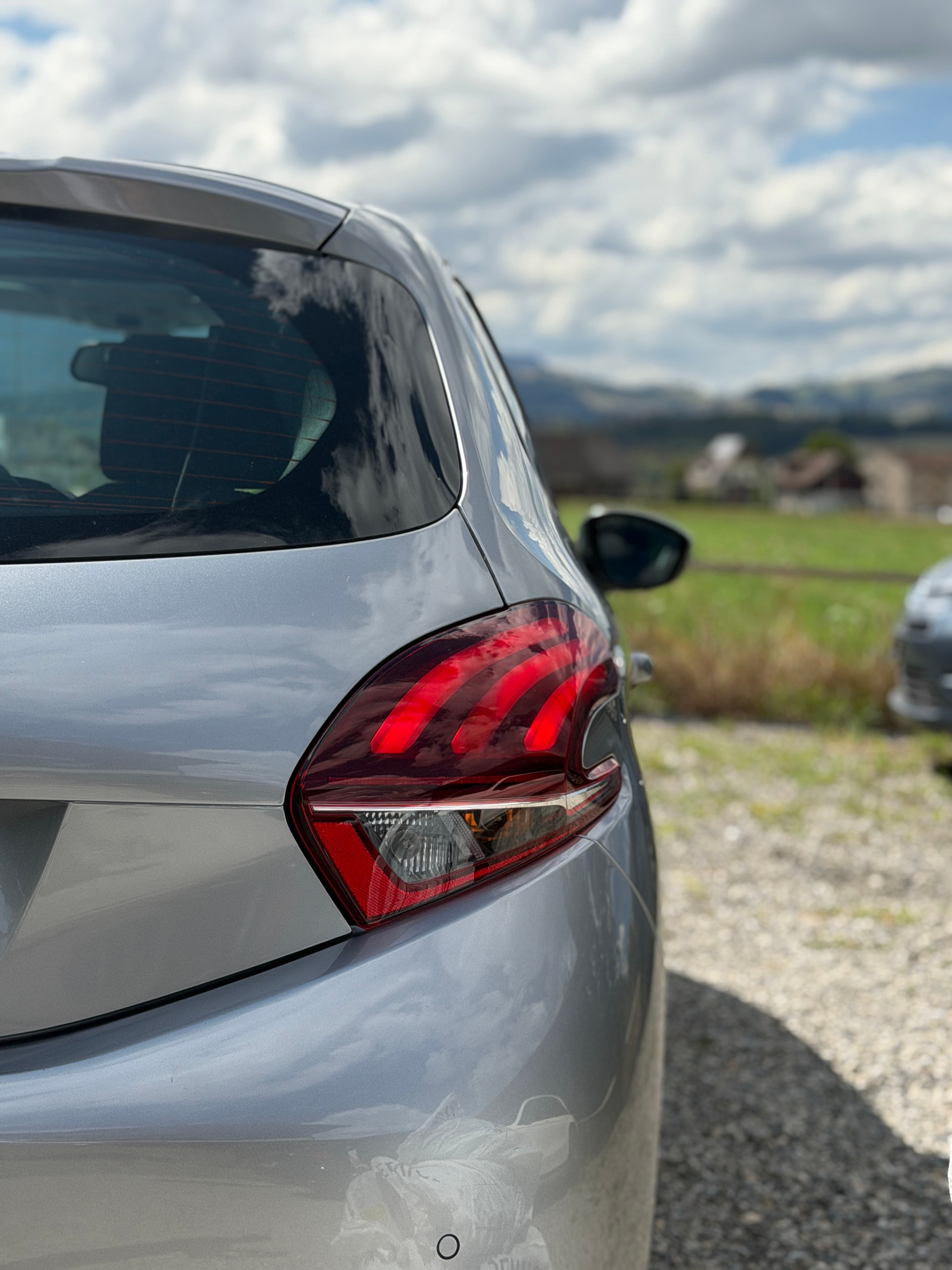 PEUGEOT 208 1.2 PureTech Allure EAT6-image-14