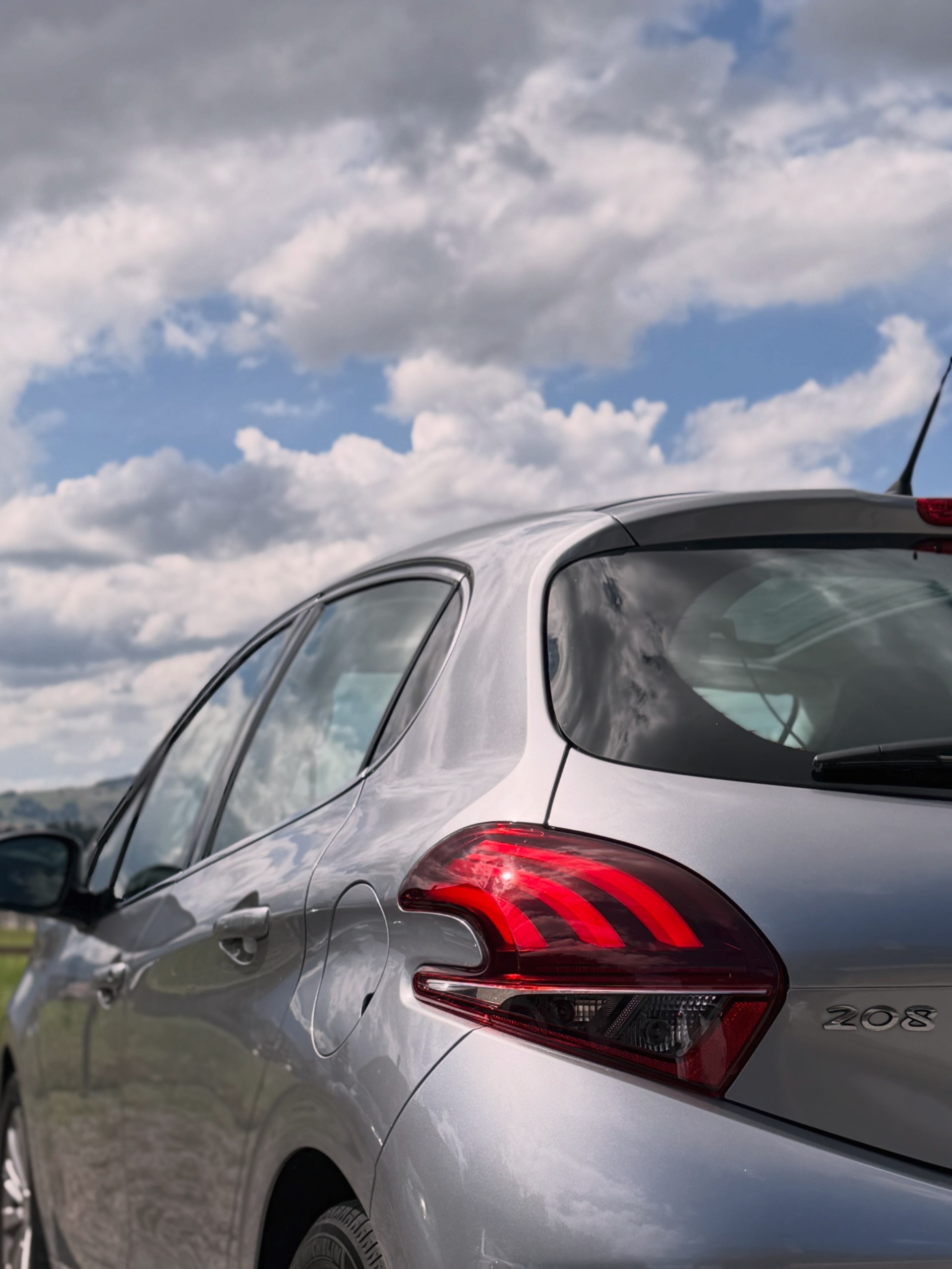 PEUGEOT 208 1.2 PureTech Allure EAT6-image-4