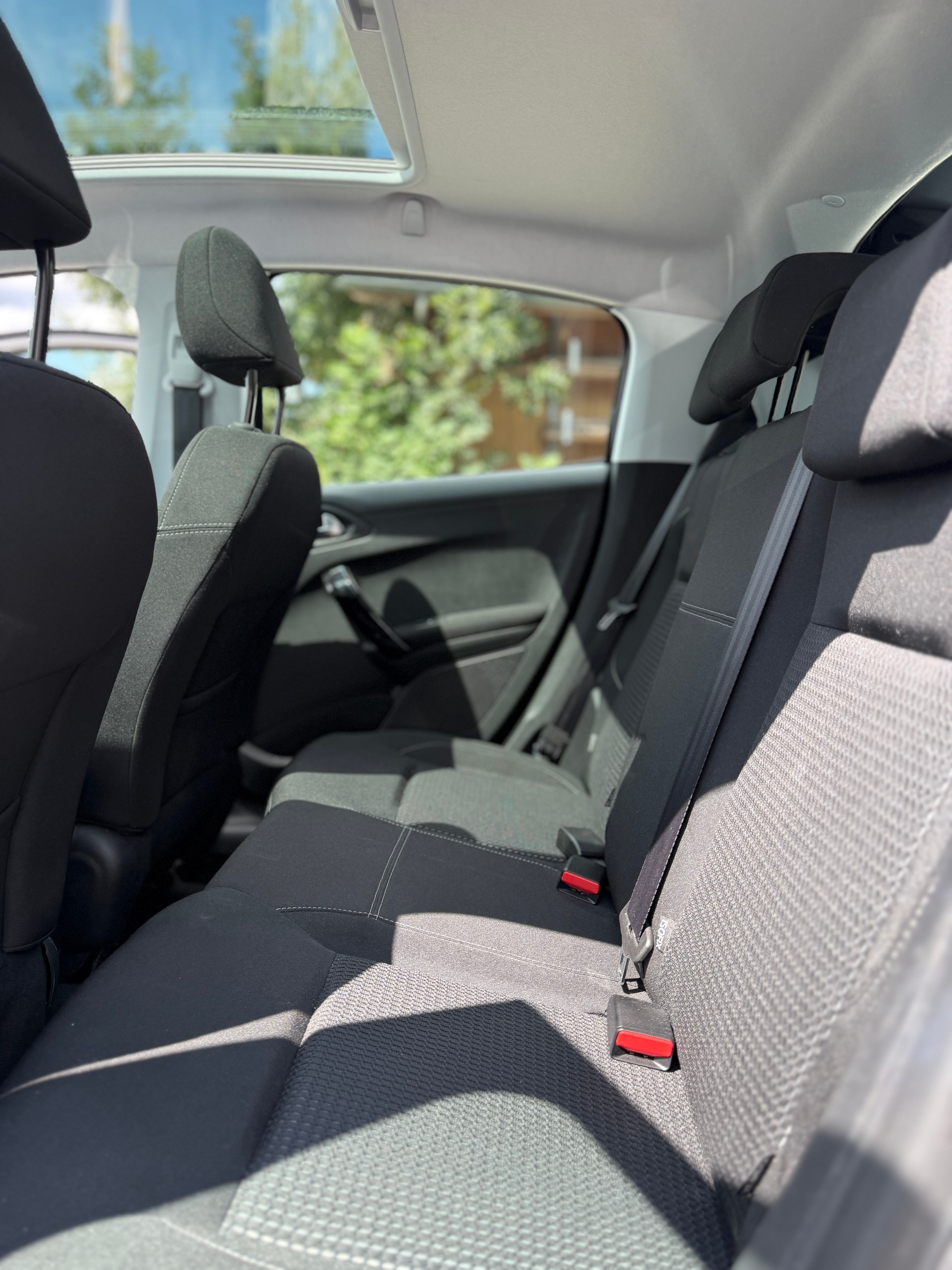 PEUGEOT 208 1.2 PureTech Allure EAT6-image-13