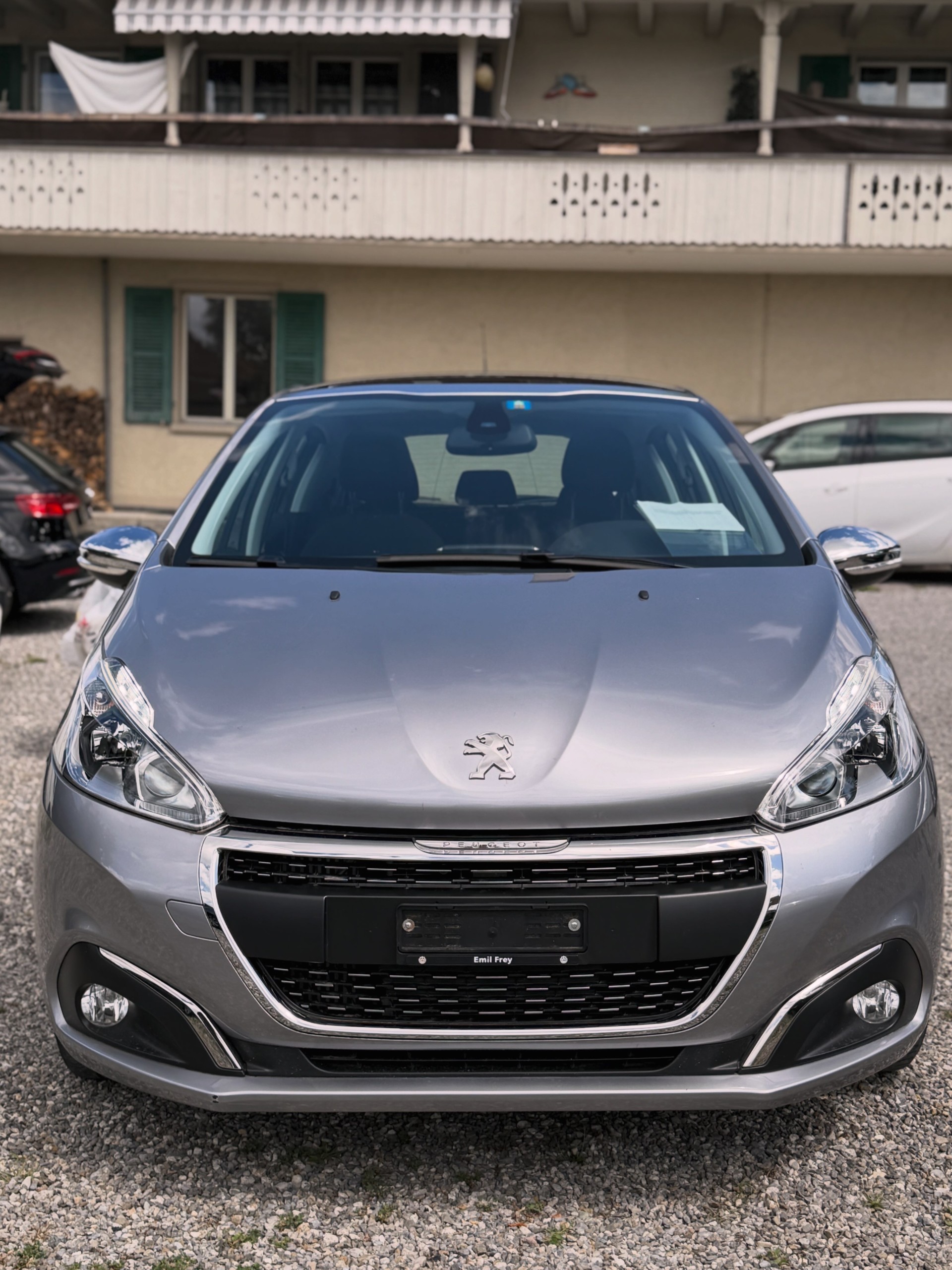 PEUGEOT 208 1.2 PureTech Allure EAT6-image-3
