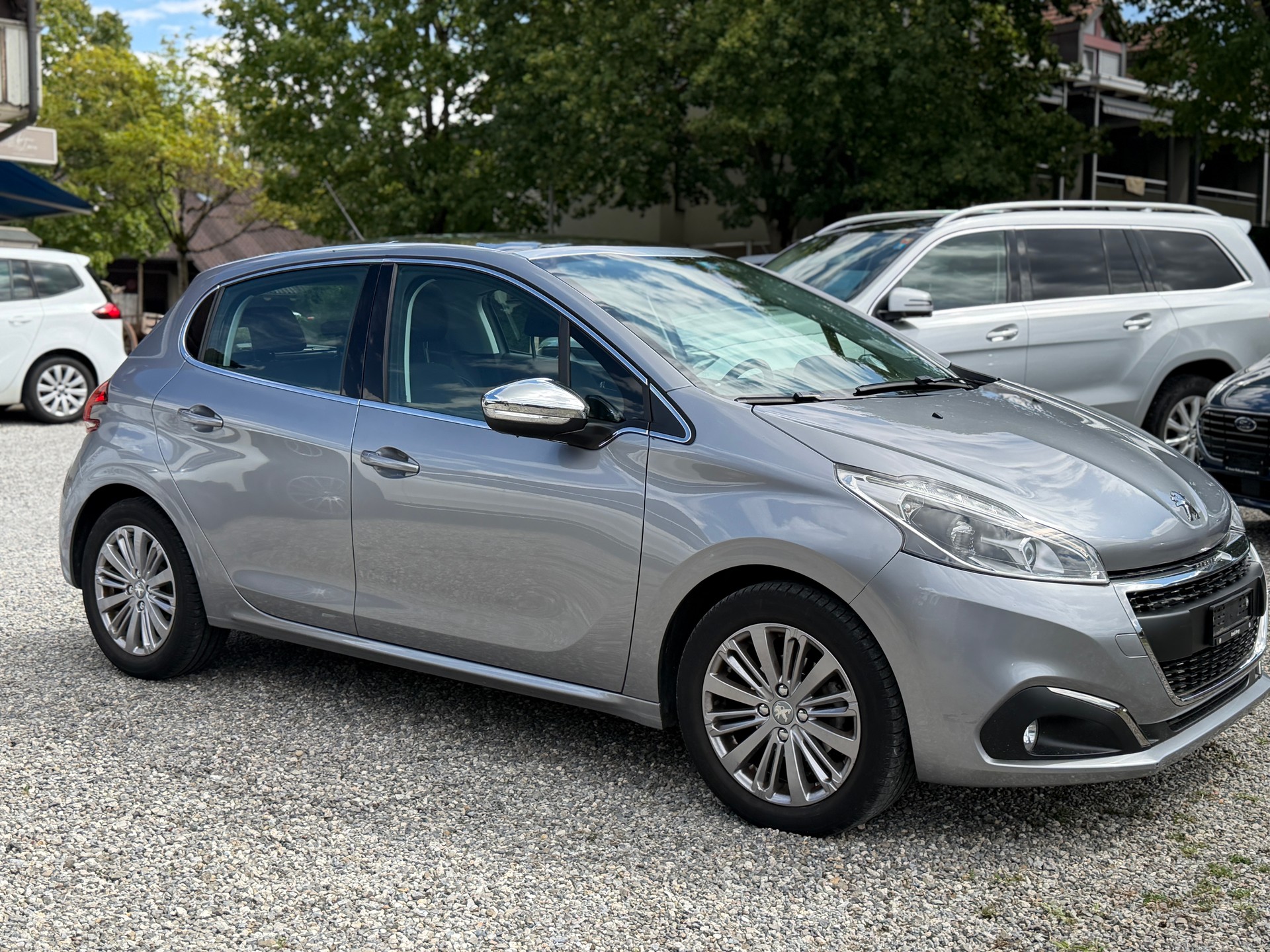 PEUGEOT 208 1.2 PureTech Allure EAT6-image-0