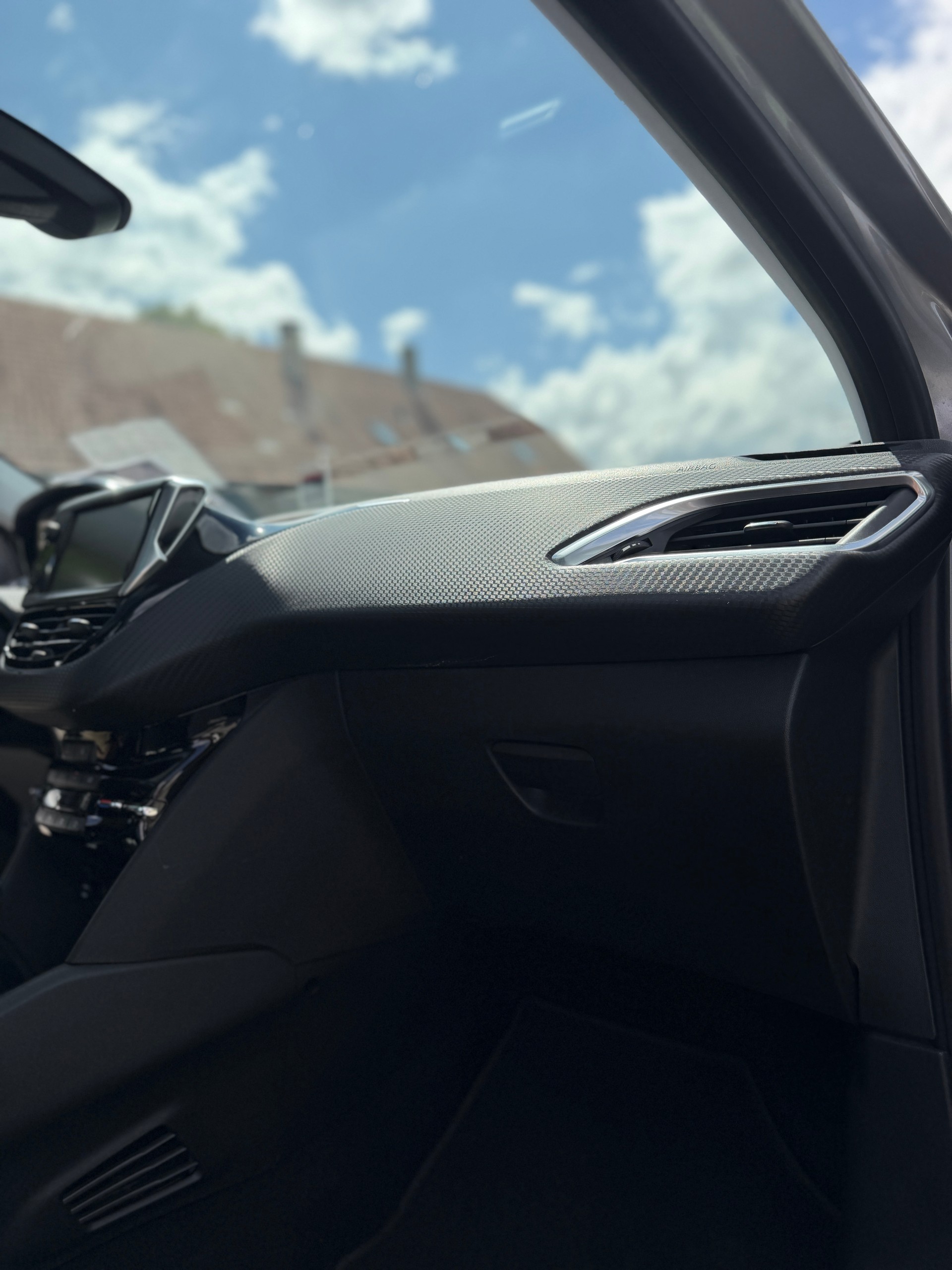 PEUGEOT 208 1.2 PureTech Allure EAT6-image-15