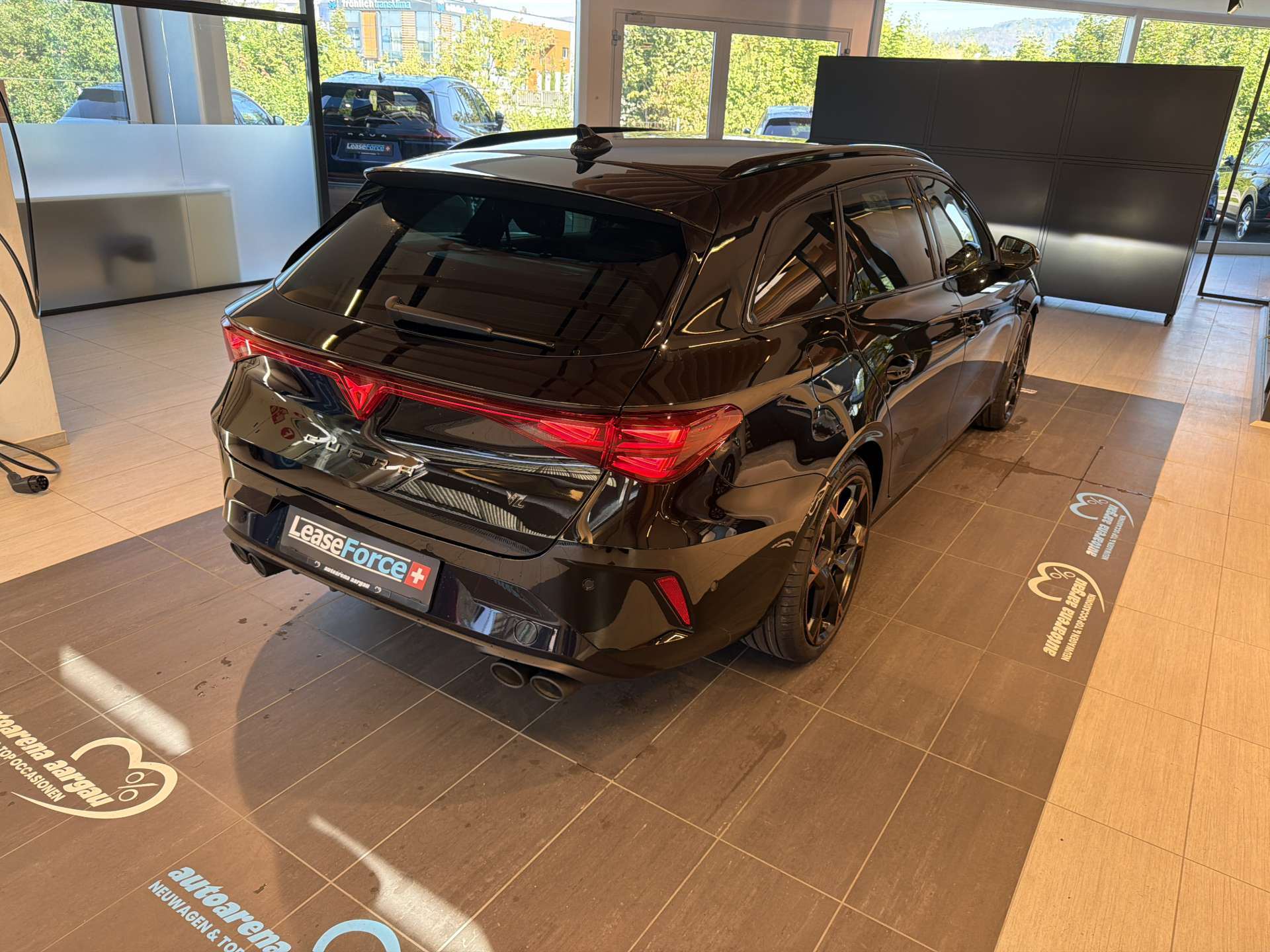 CUPRA LEON ST 2.0 TSi VZ 333PS 4Drive DSG-Automat-image-2