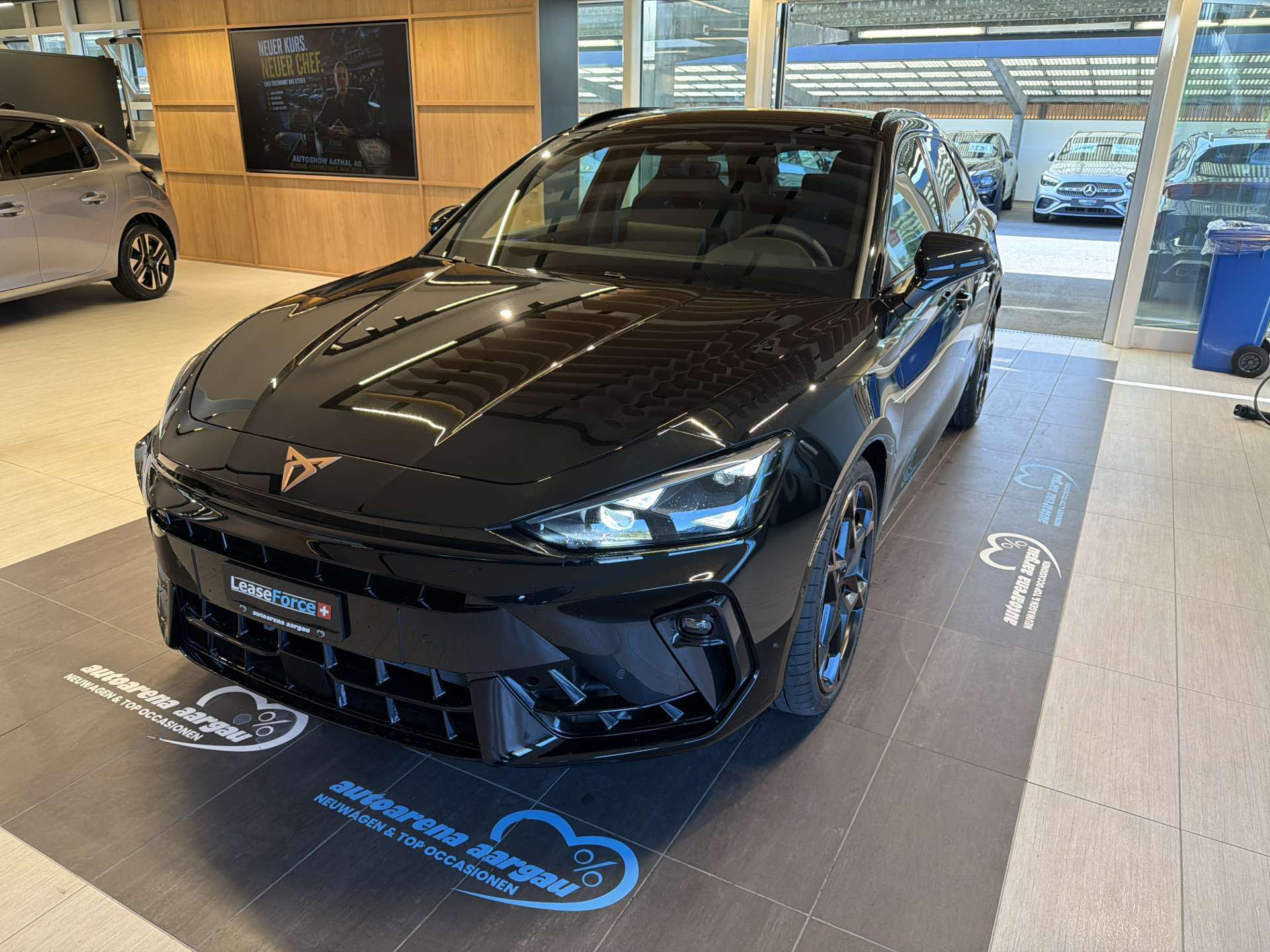 CUPRA LEON ST 2.0 TSi VZ 333PS 4Drive DSG-Automat-image-0