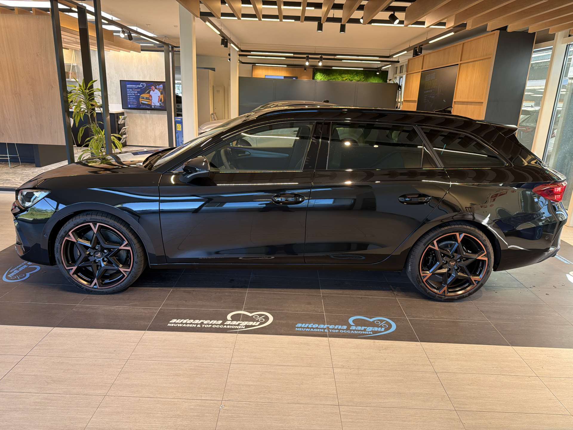 CUPRA LEON ST 2.0 TSi VZ 333PS 4Drive DSG-Automat-image-11