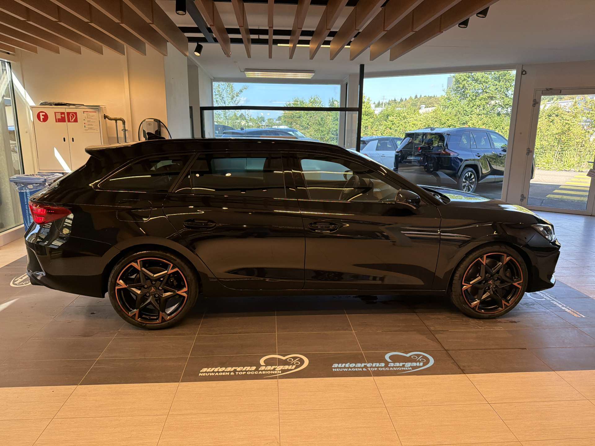 CUPRA LEON ST 2.0 TSi VZ 333PS 4Drive DSG-Automat-image-13