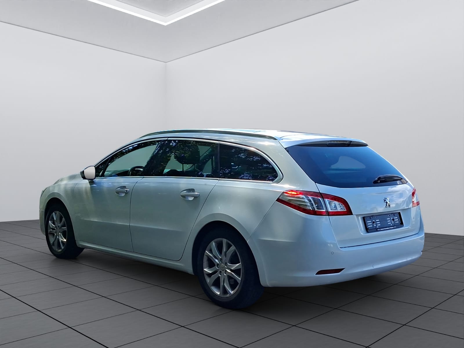 PEUGEOT 508 SW 2.0 HDI Business Automatic-image-4