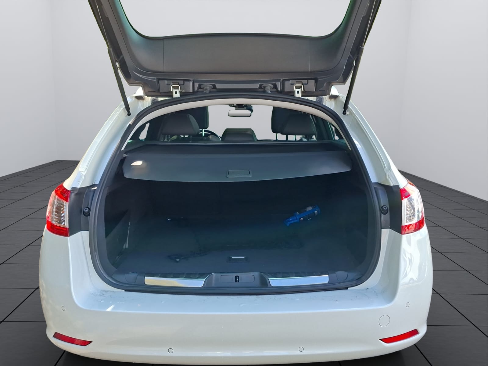 PEUGEOT 508 SW 2.0 HDI Business Automatic-image-6