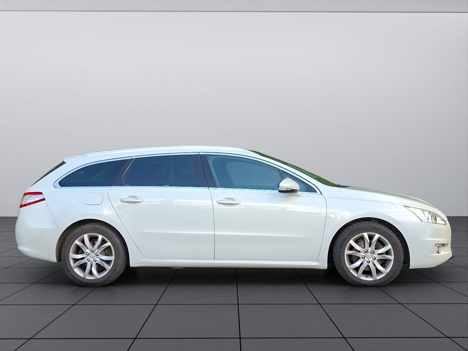 PEUGEOT 508 SW 2.0 HDI Business Automatic-image-8