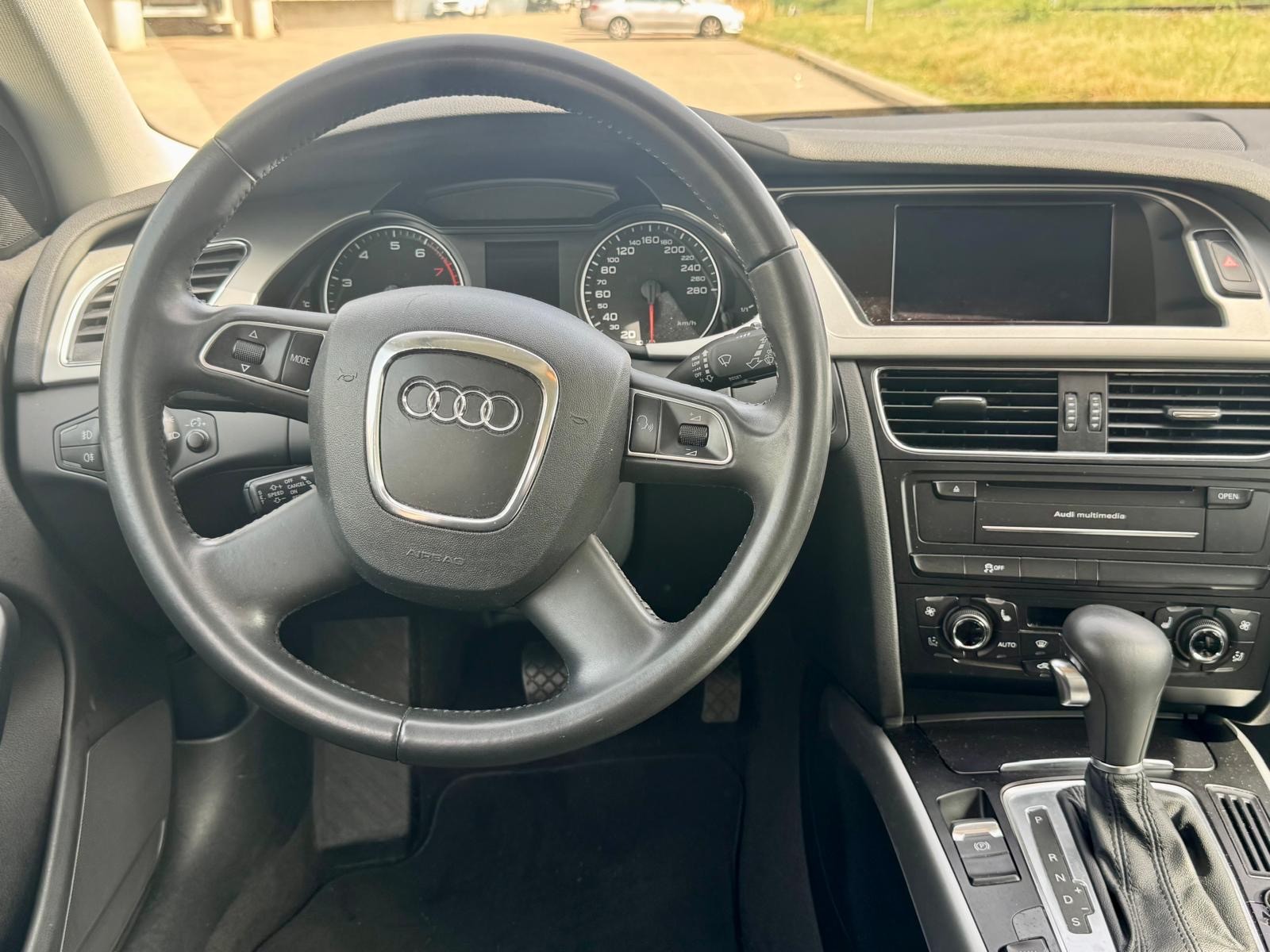 AUDI A4 Avant 1.8 TFSI multitronic-image-8