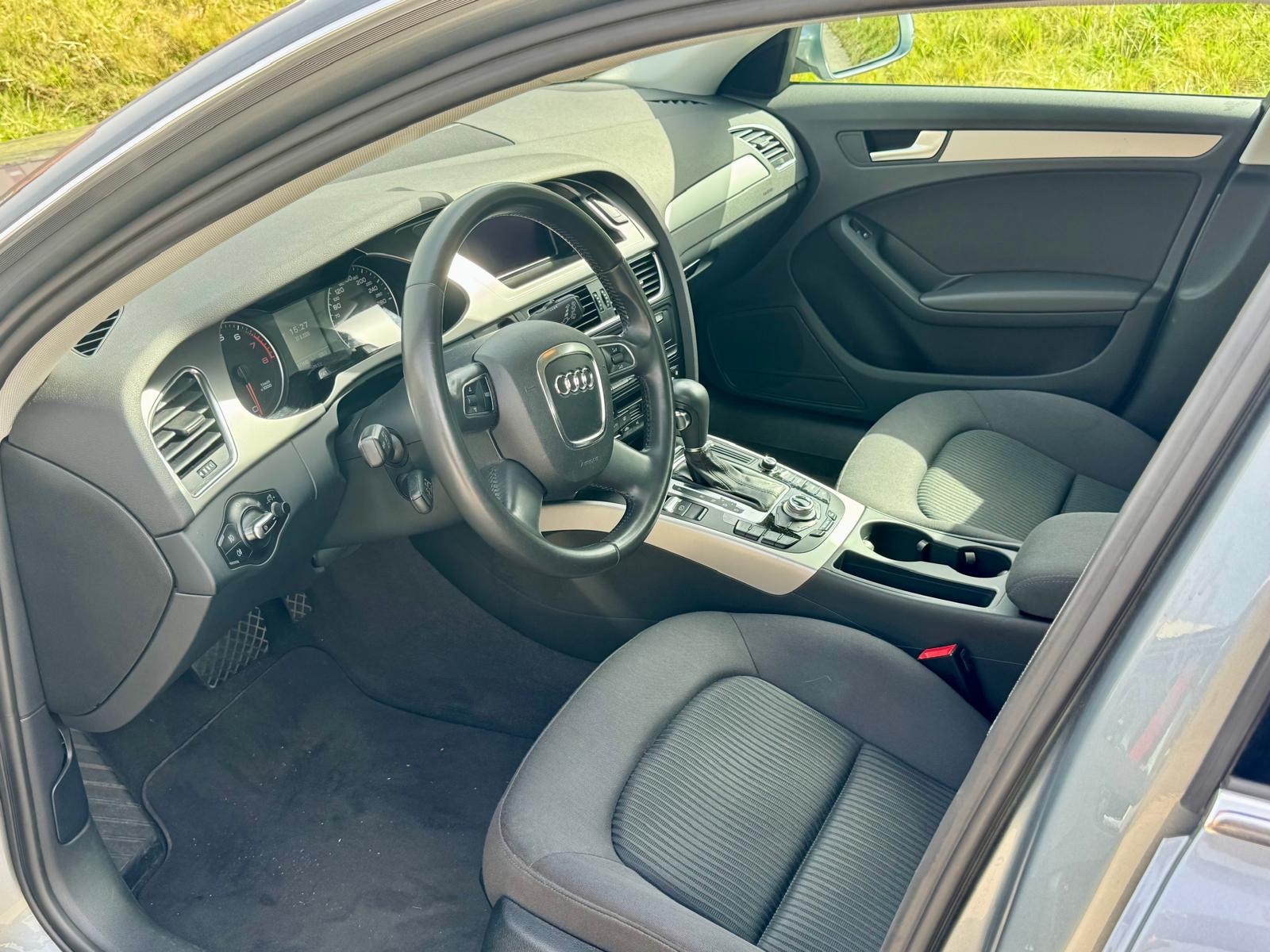 AUDI A4 Avant 1.8 TFSI multitronic-image-6