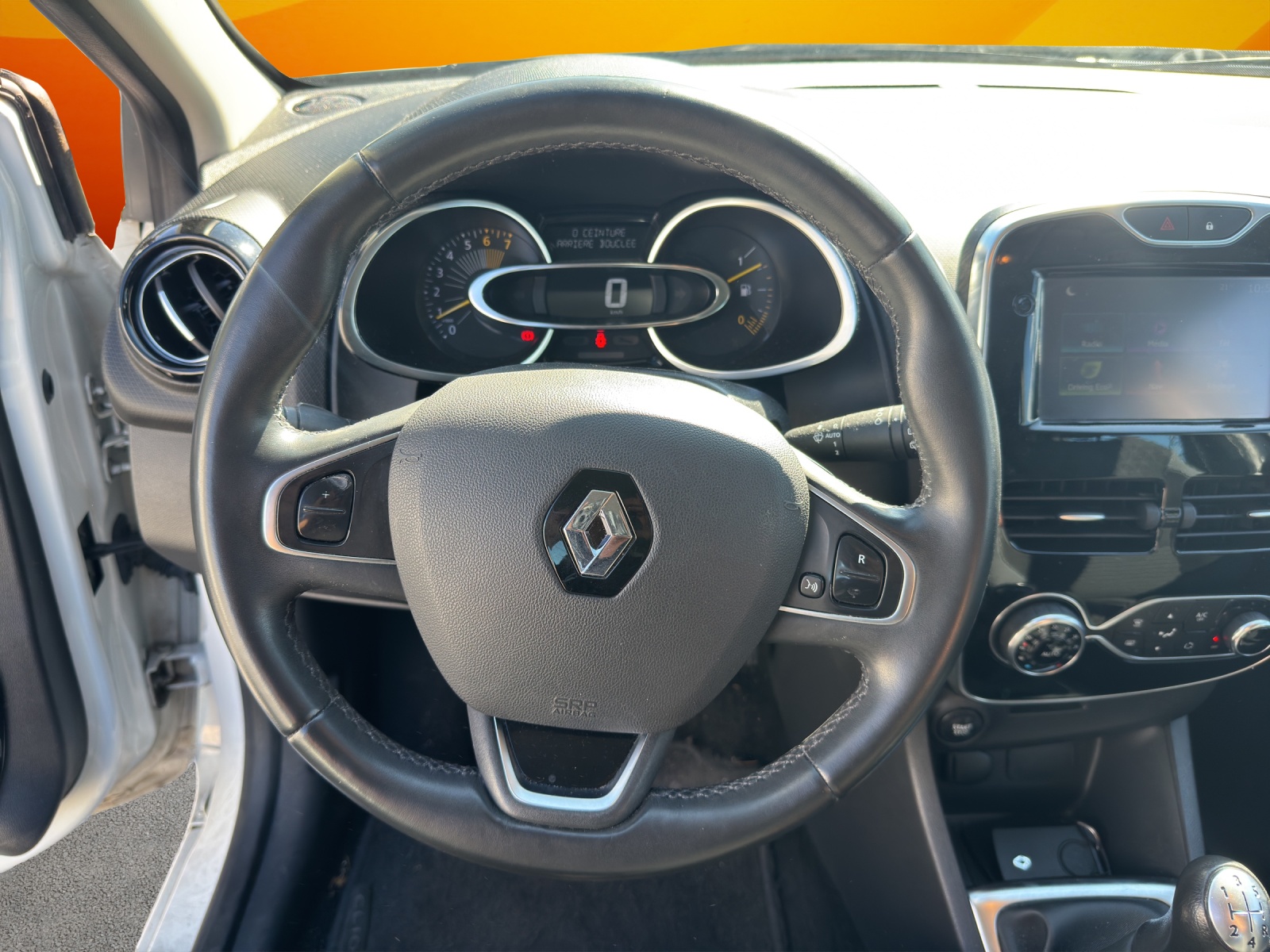 RENAULT Clio 0.9 12V Swiss Edition-image-10