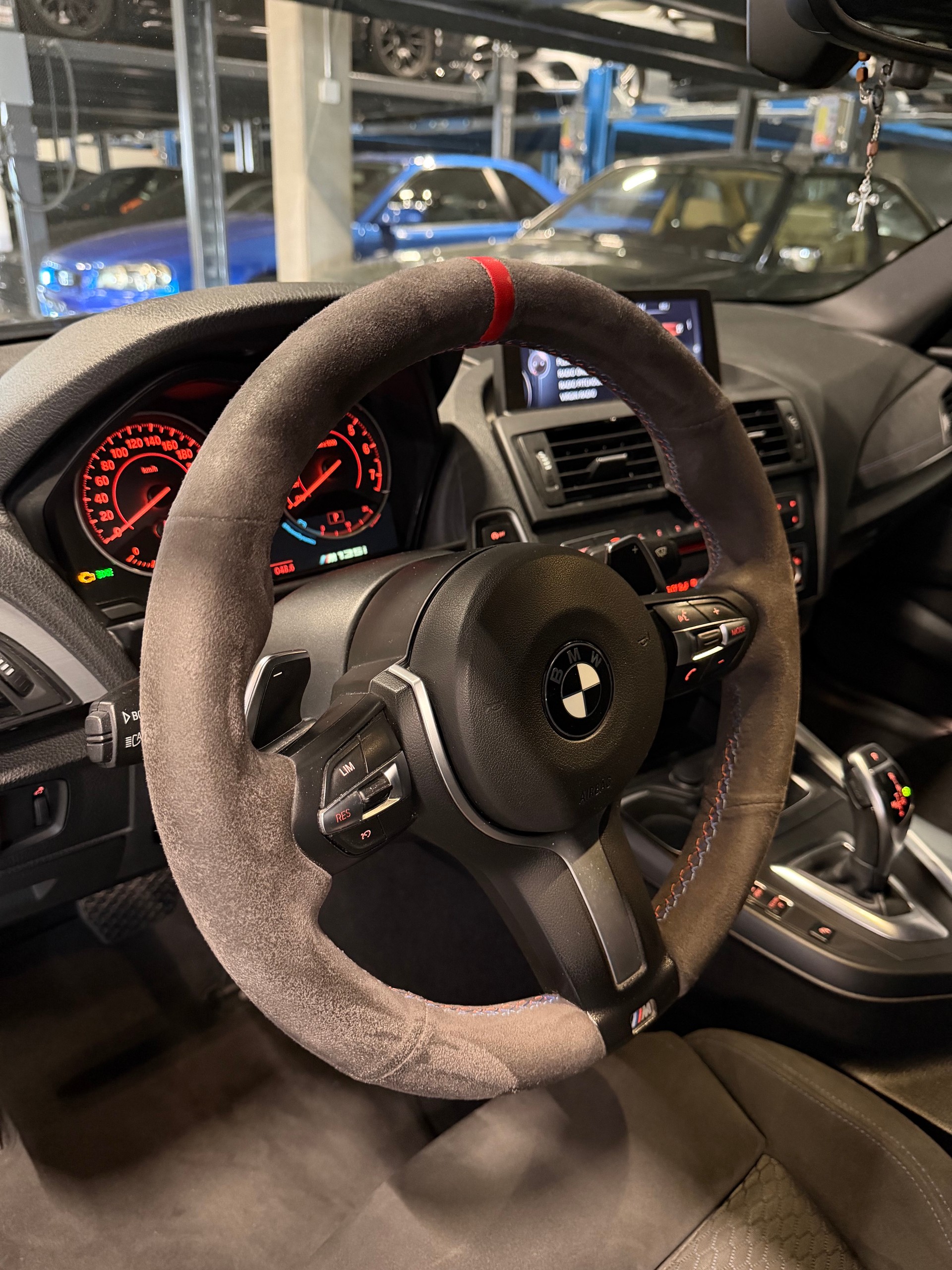 BMW M135i xDrive Steptronic-image-7