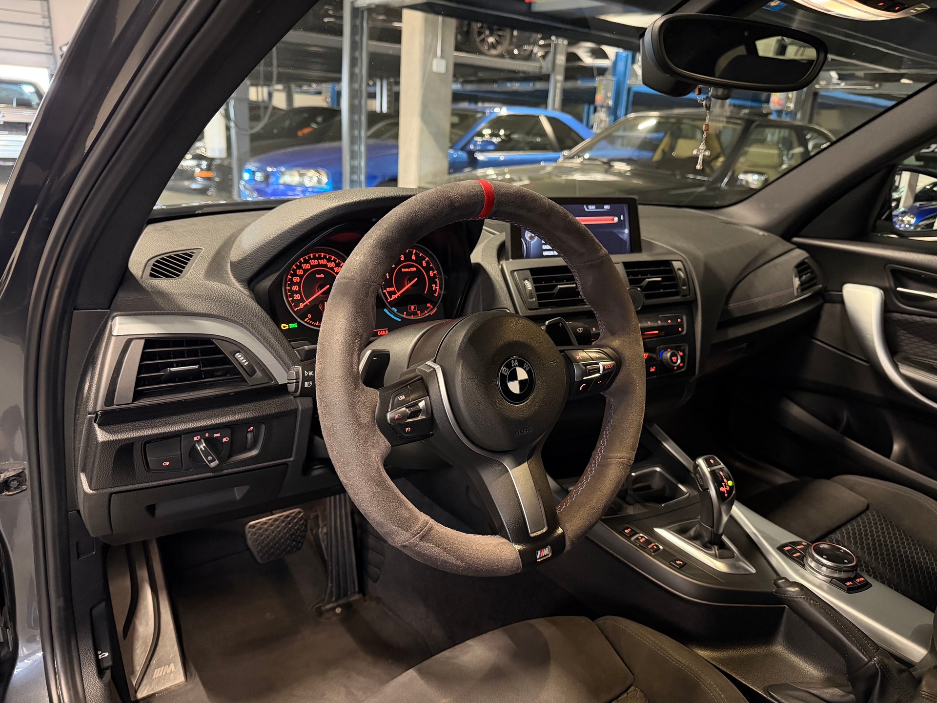 BMW M135i xDrive Steptronic-image-6