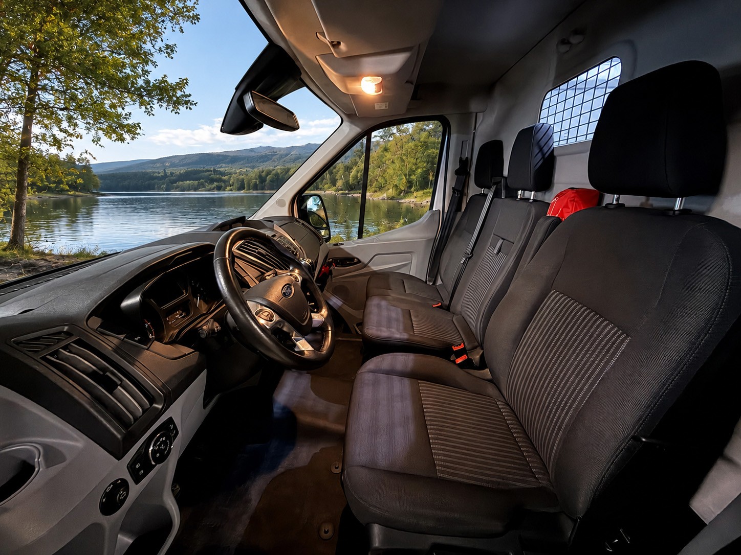 FORD 350 L4 Trend 2.0 TDCi 130 RWD-image-6