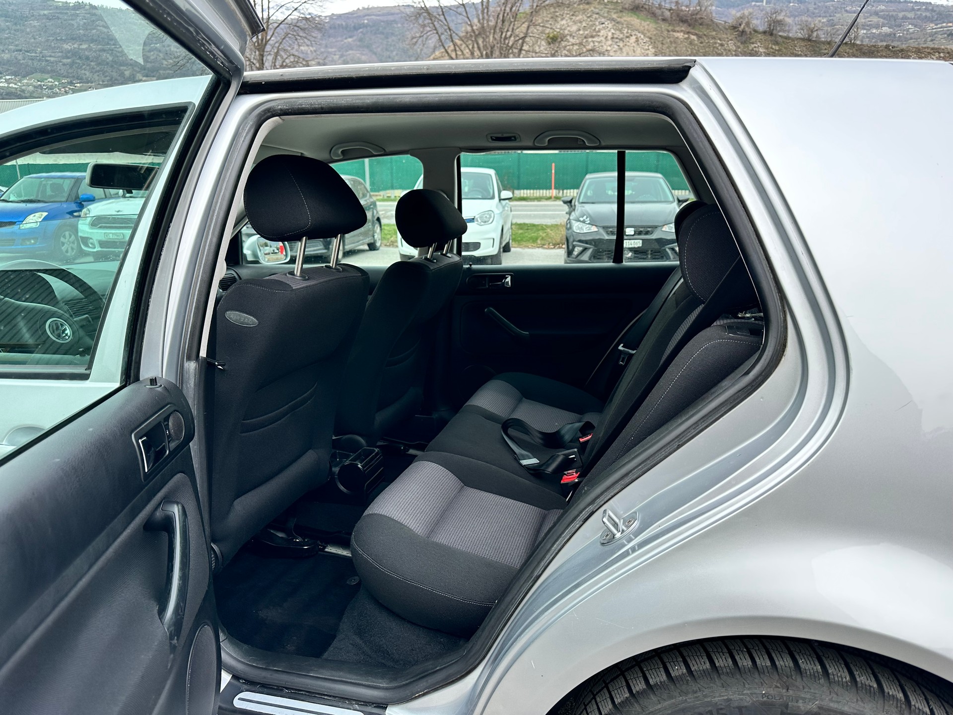 VW Golf 2.0 Comfortline 4Motion-image-14