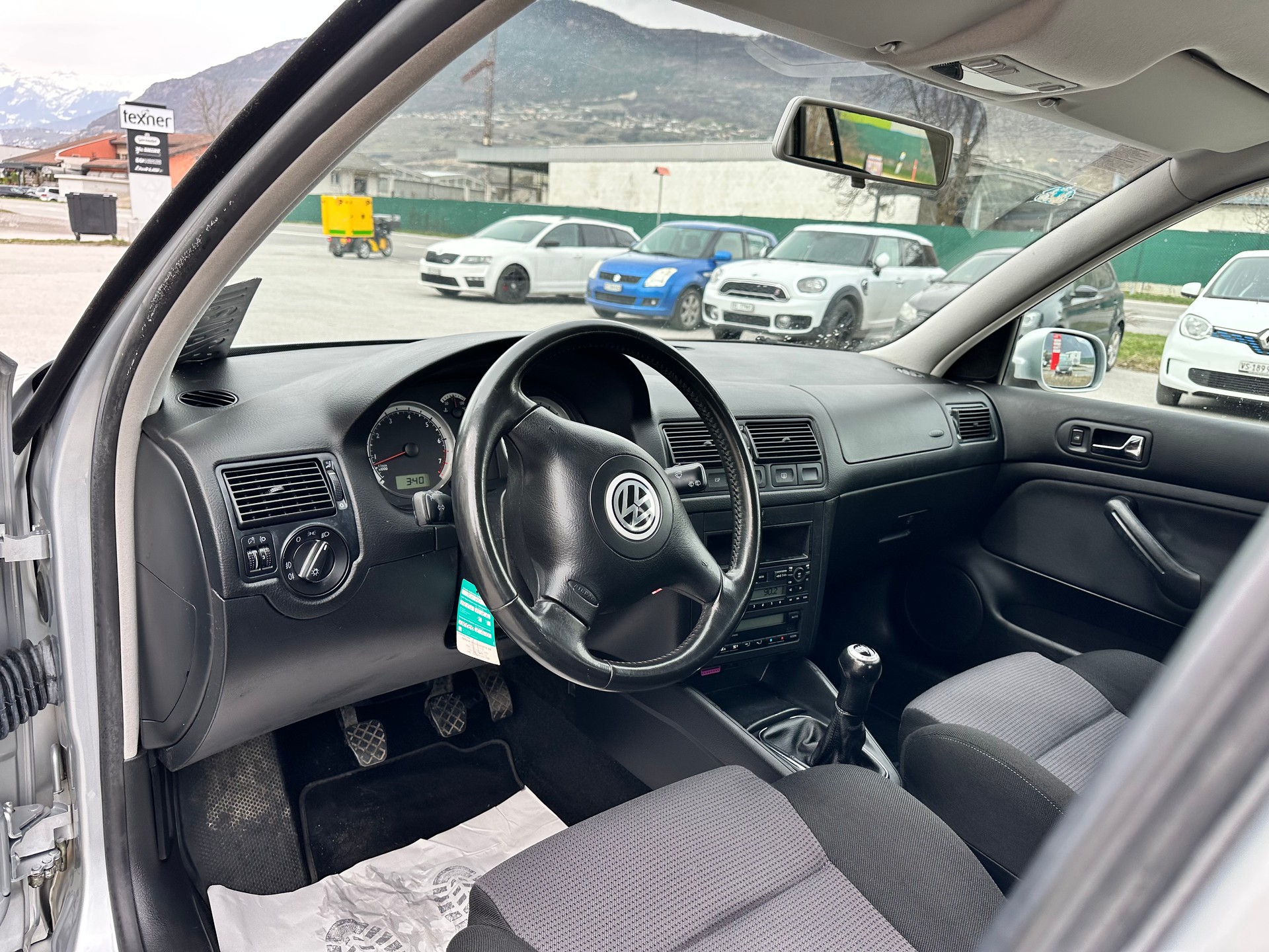 VW Golf 2.0 Comfortline 4Motion-image-9