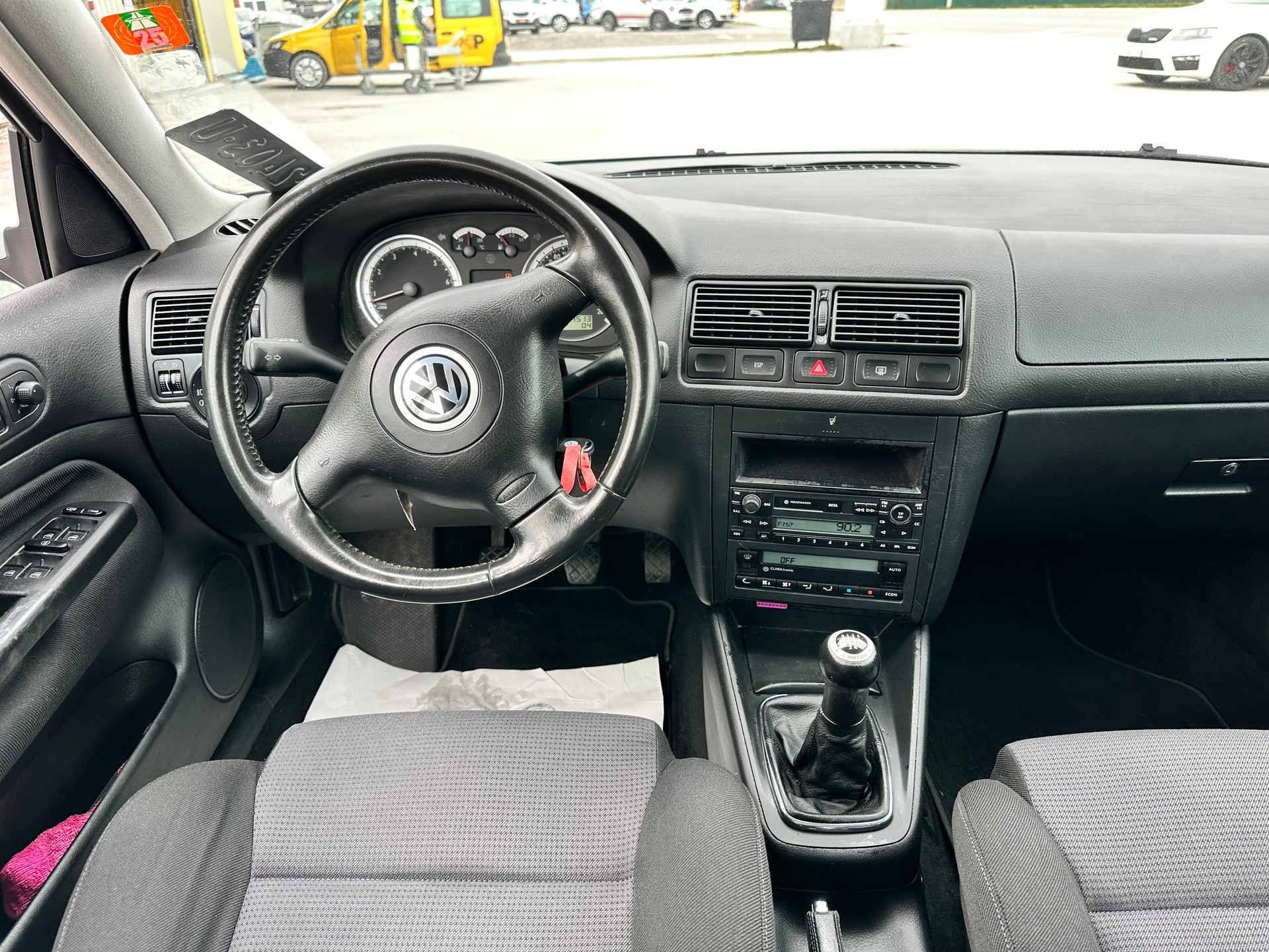 VW Golf 2.0 Comfortline 4Motion-image-12