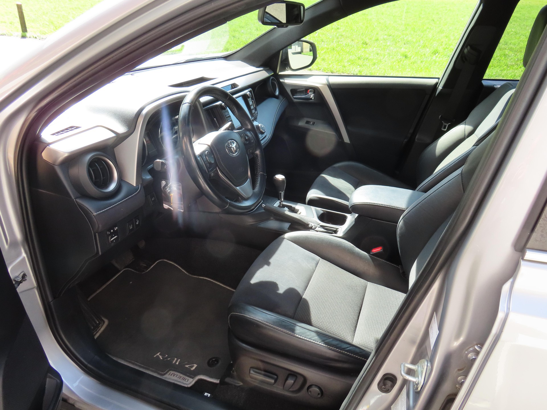 TOYOTA RAV4 2.5 HSD Sapphire-image-5