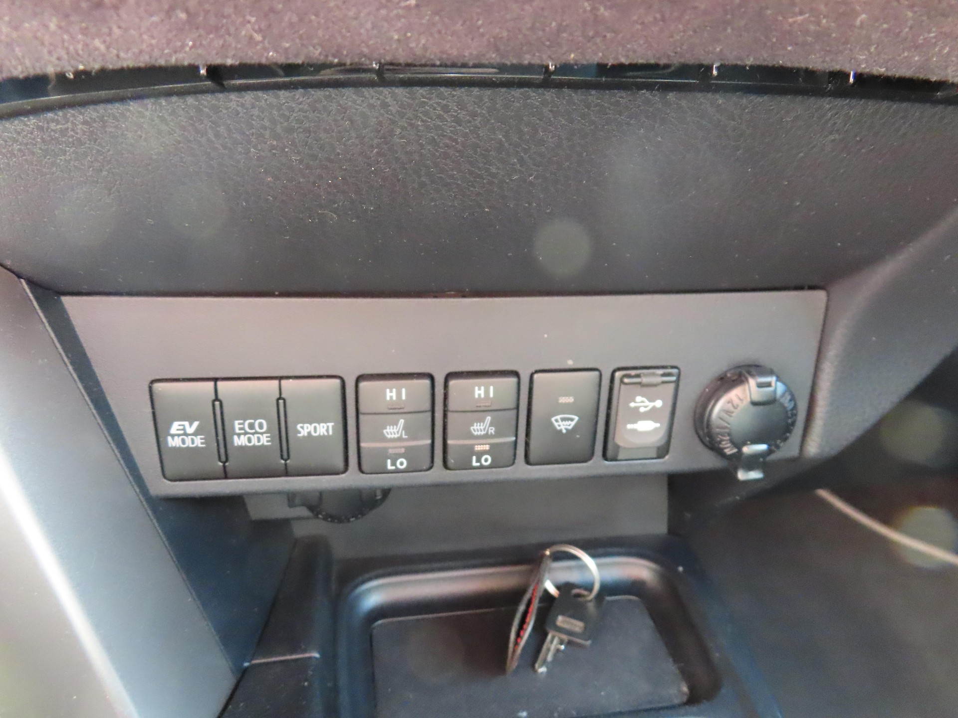 TOYOTA RAV4 2.5 HSD Sapphire-image-9