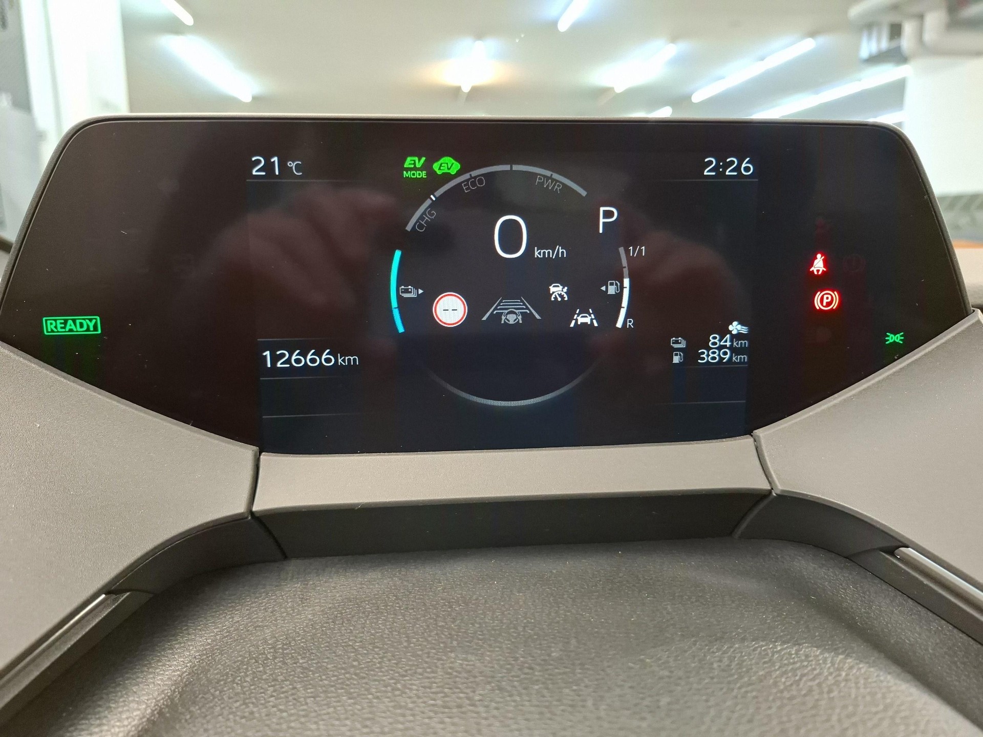 TOYOTA Prius 2.0 Plug-In-Hybrid Style-image-15