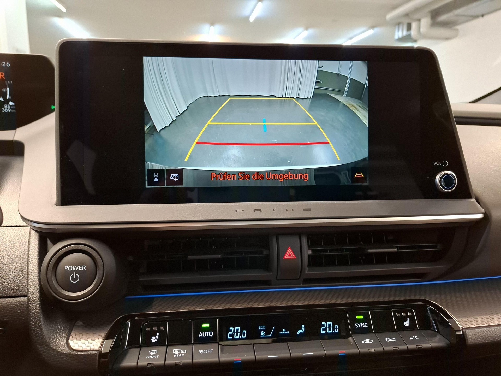 TOYOTA Prius 2.0 Plug-In-Hybrid Style-image-13