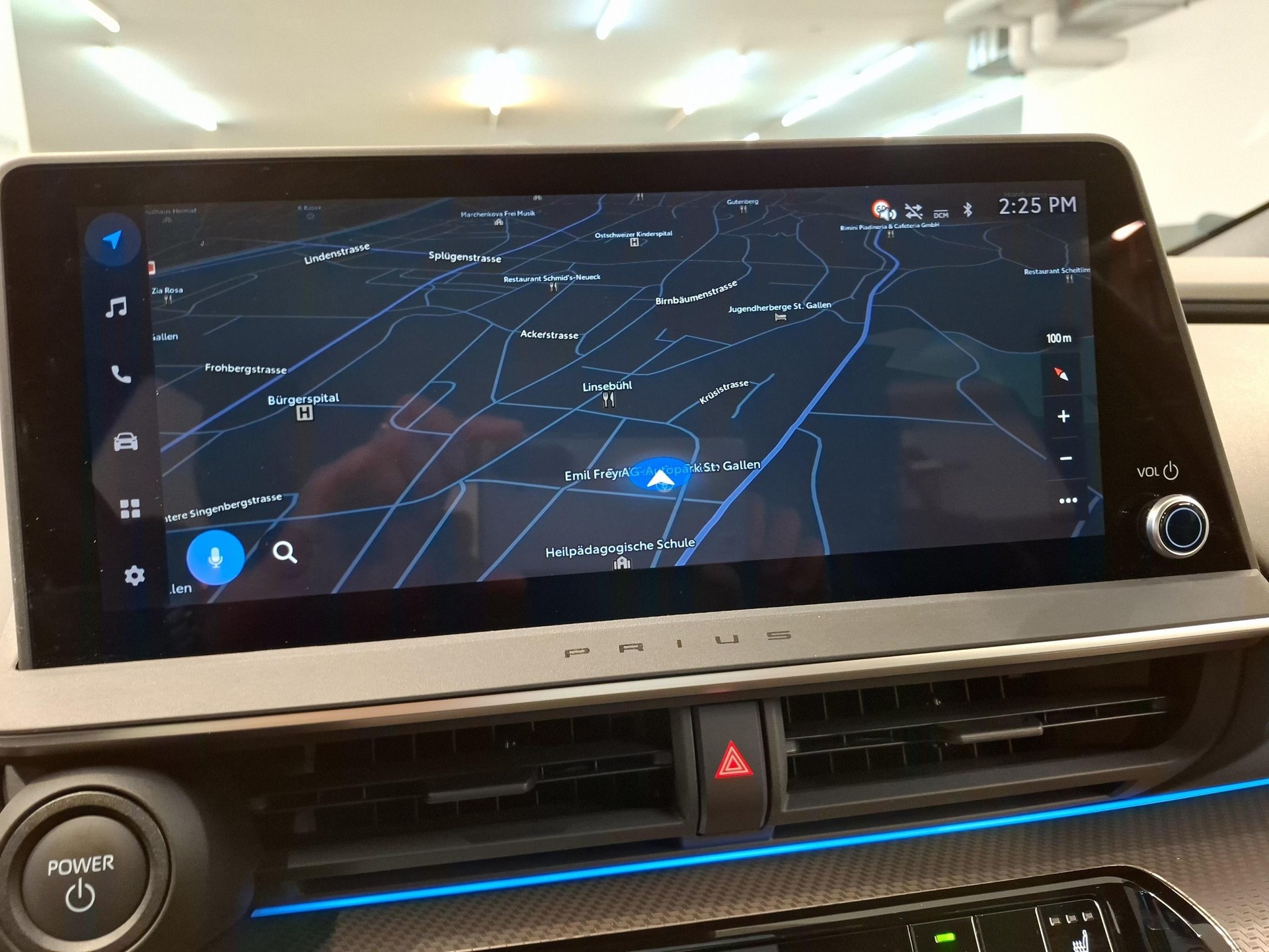 TOYOTA Prius 2.0 Plug-In-Hybrid Style-image-12